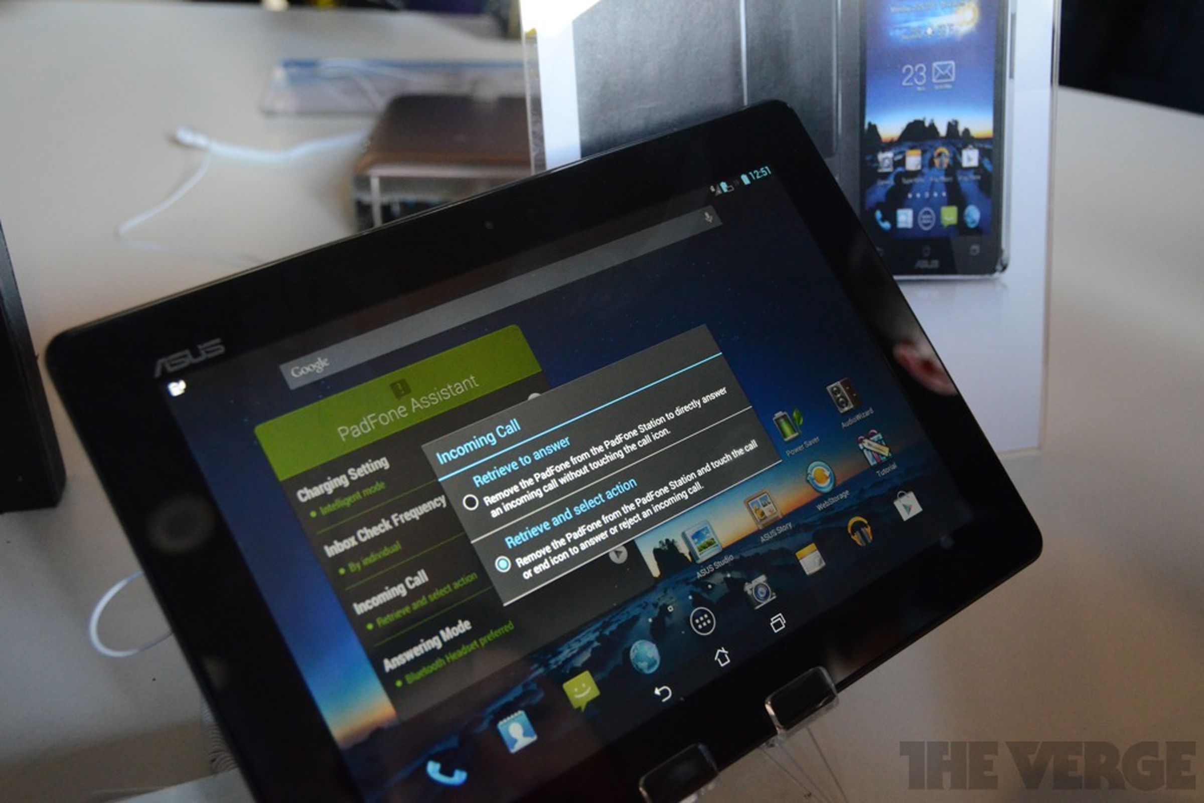 Gallery Photo: Asus Padfone Infinity hands-on