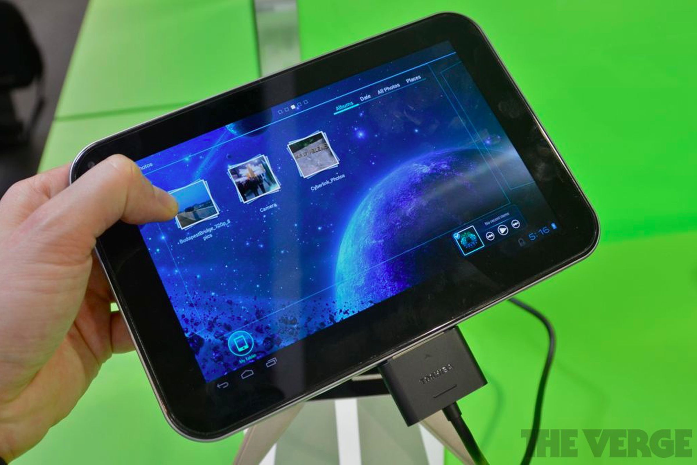 Gallery Photo: Toshiba 7.7-inch tablet hands on photos