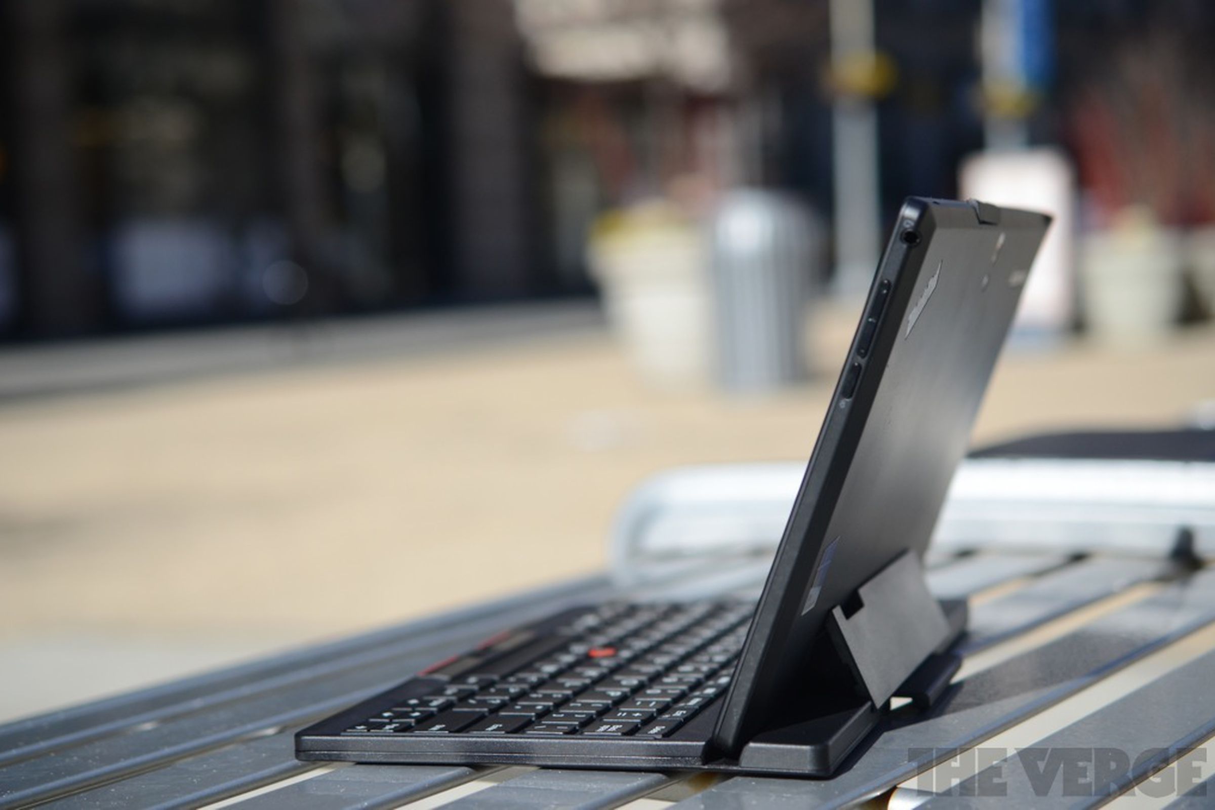 Lenovo ThinkPad Tablet 2 hero (1024px)