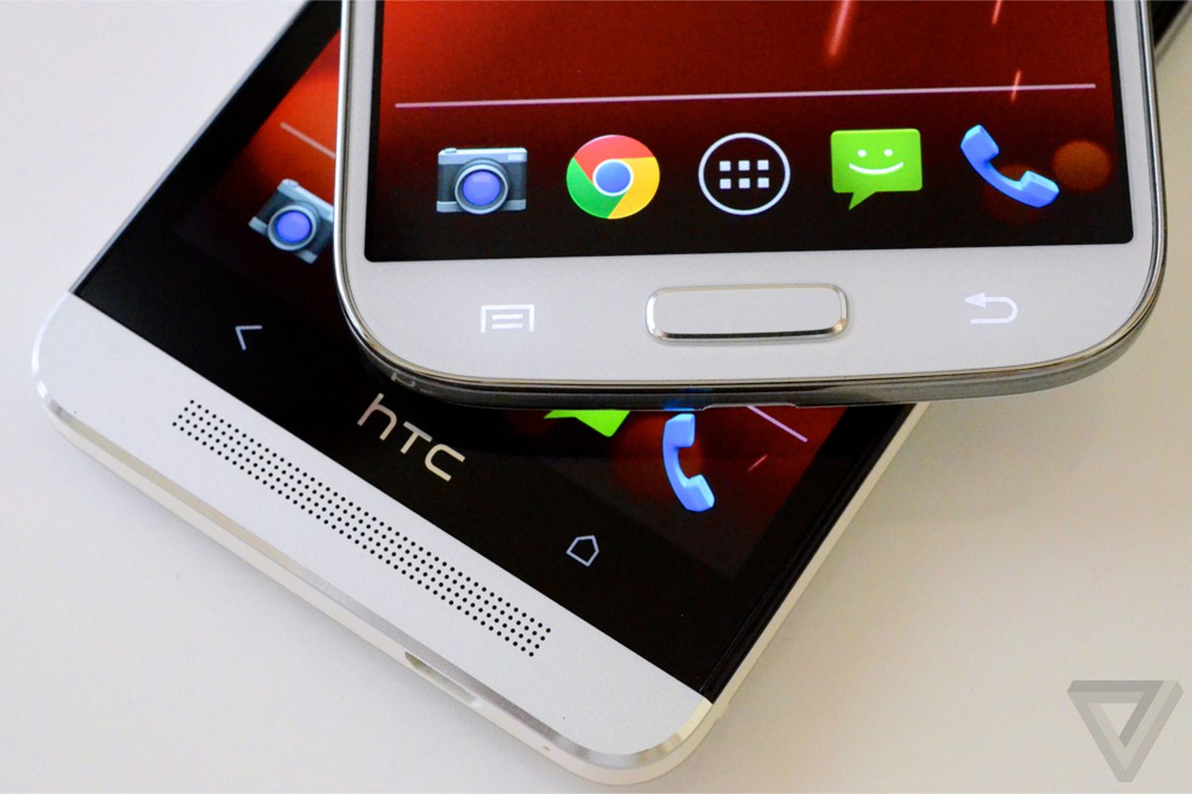 GS4 HTC One stock software (1024px)