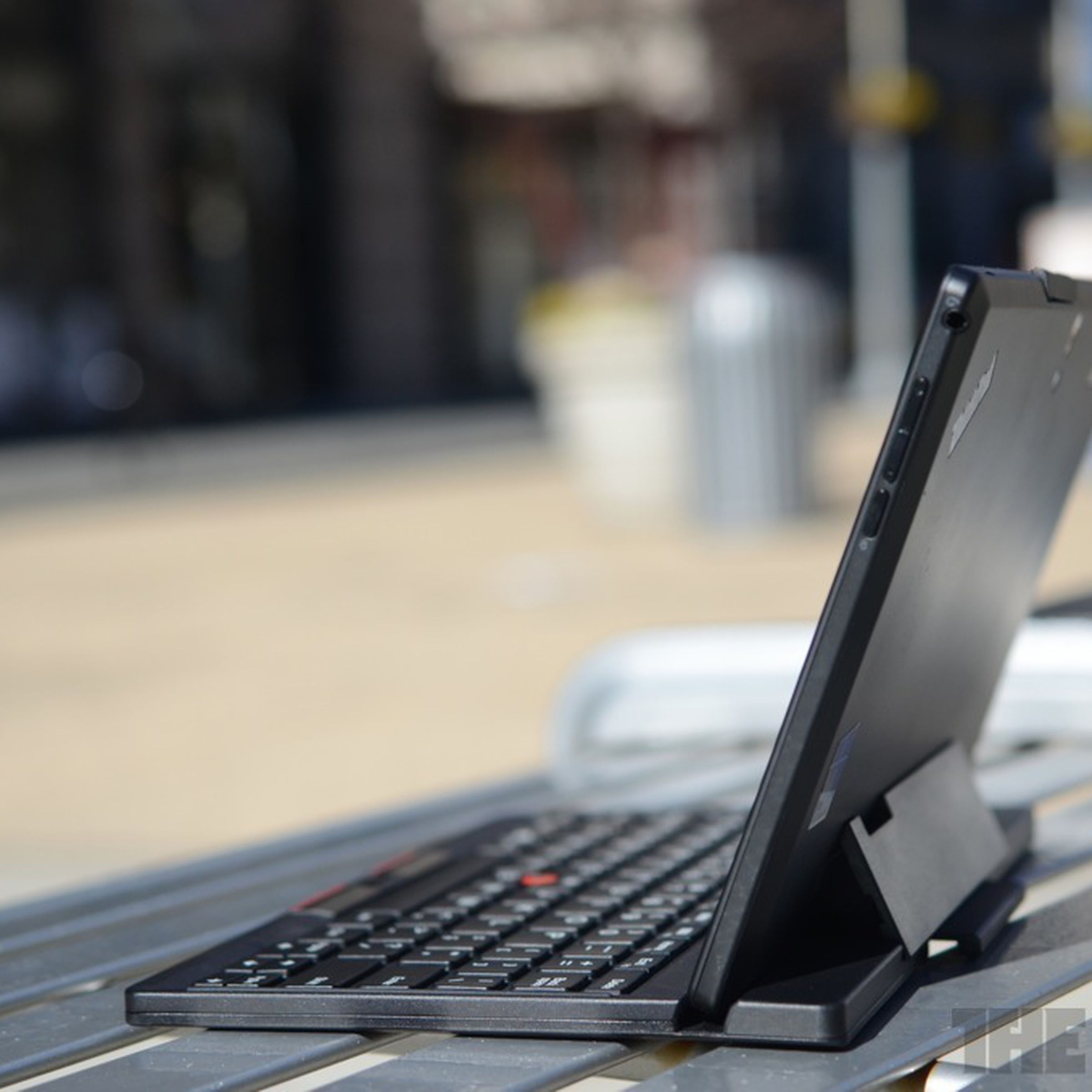 Lenovo ThinkPad Tablet 2 hero (1024px)