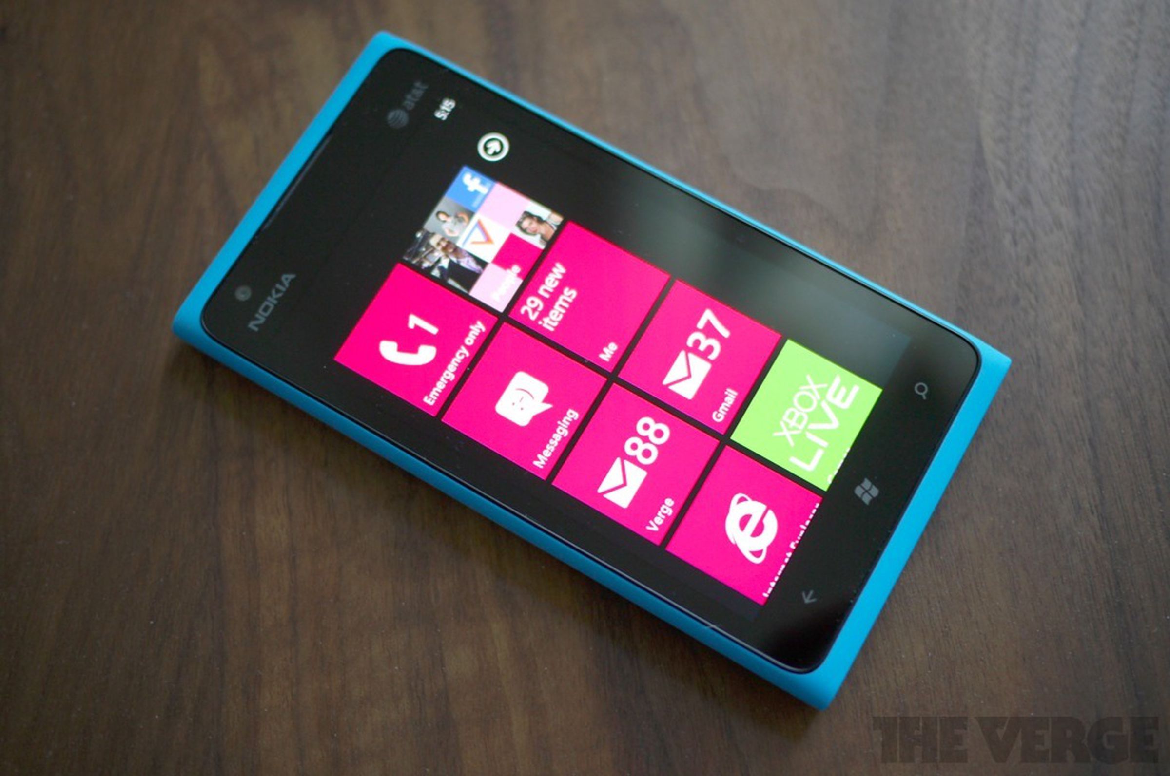 Nokia Lumia 900 review pictures
