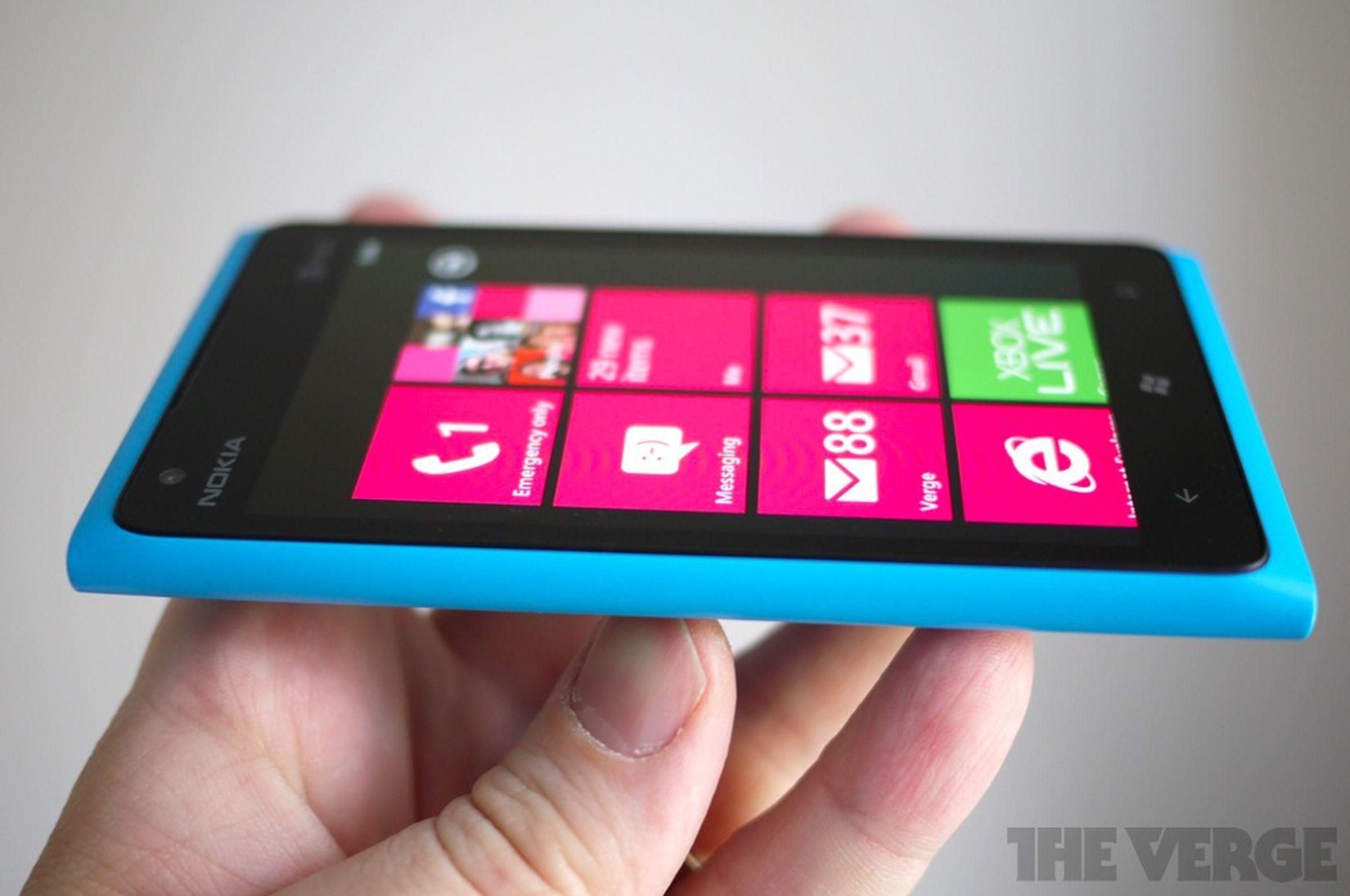 Nokia Lumia 900 review pictures