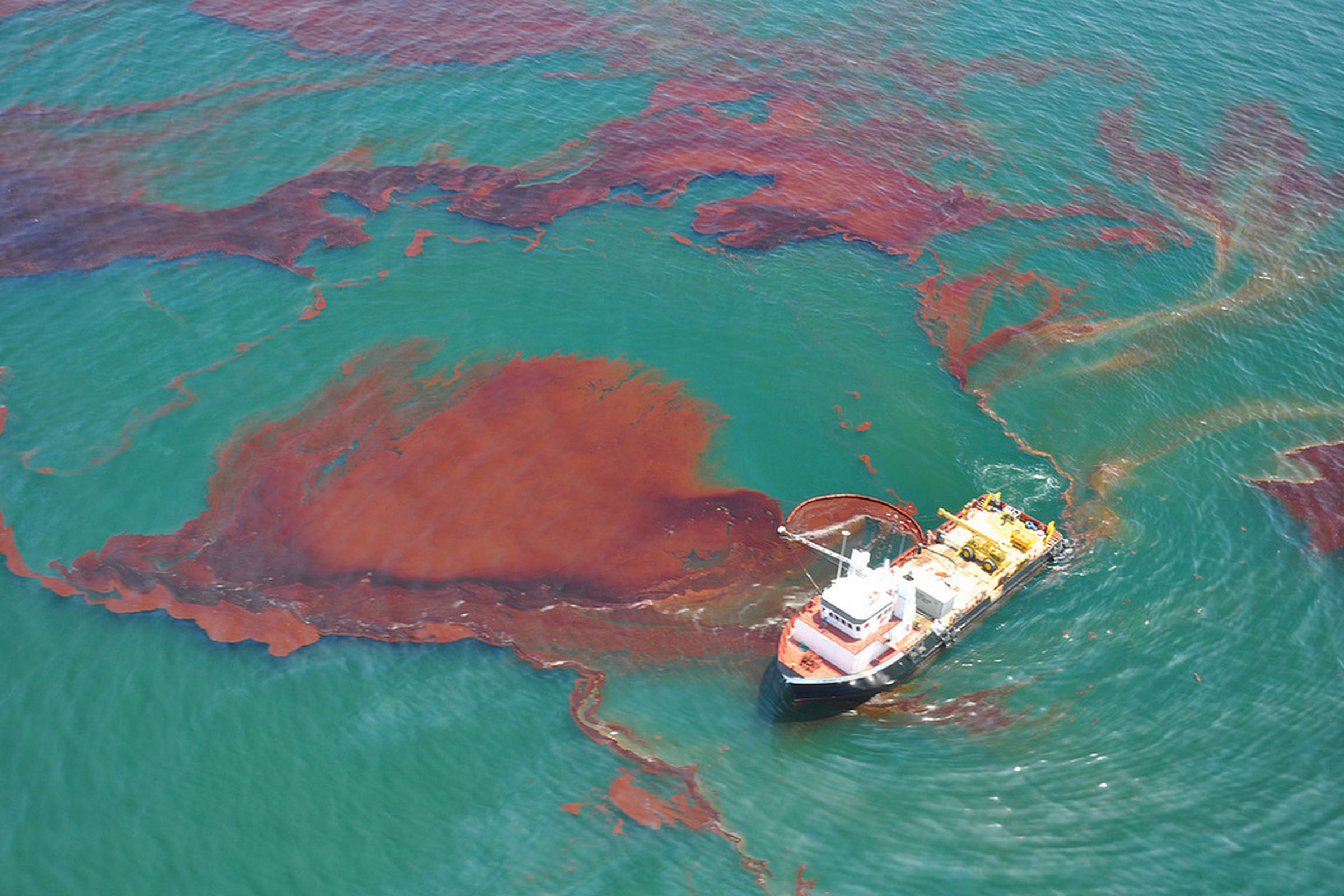 Ад в тихом океане. Загрязнение мирового океана разлив нефти. КТК разлив нефти. Разлив нефти в мексиканском заливе 2020. Экологическая катастрофа в мексиканском заливе.