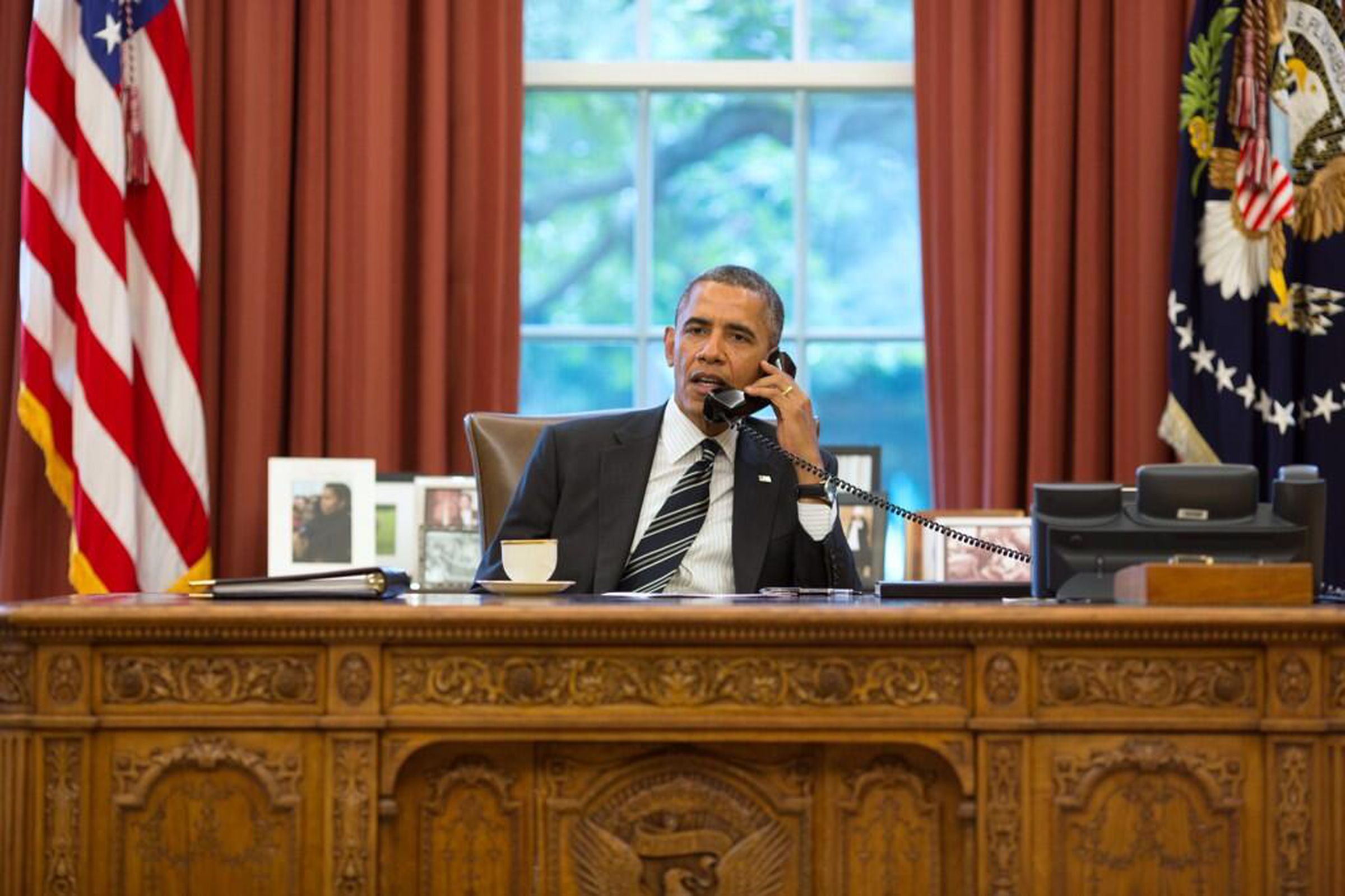 obama on phone with iran (pete souza)