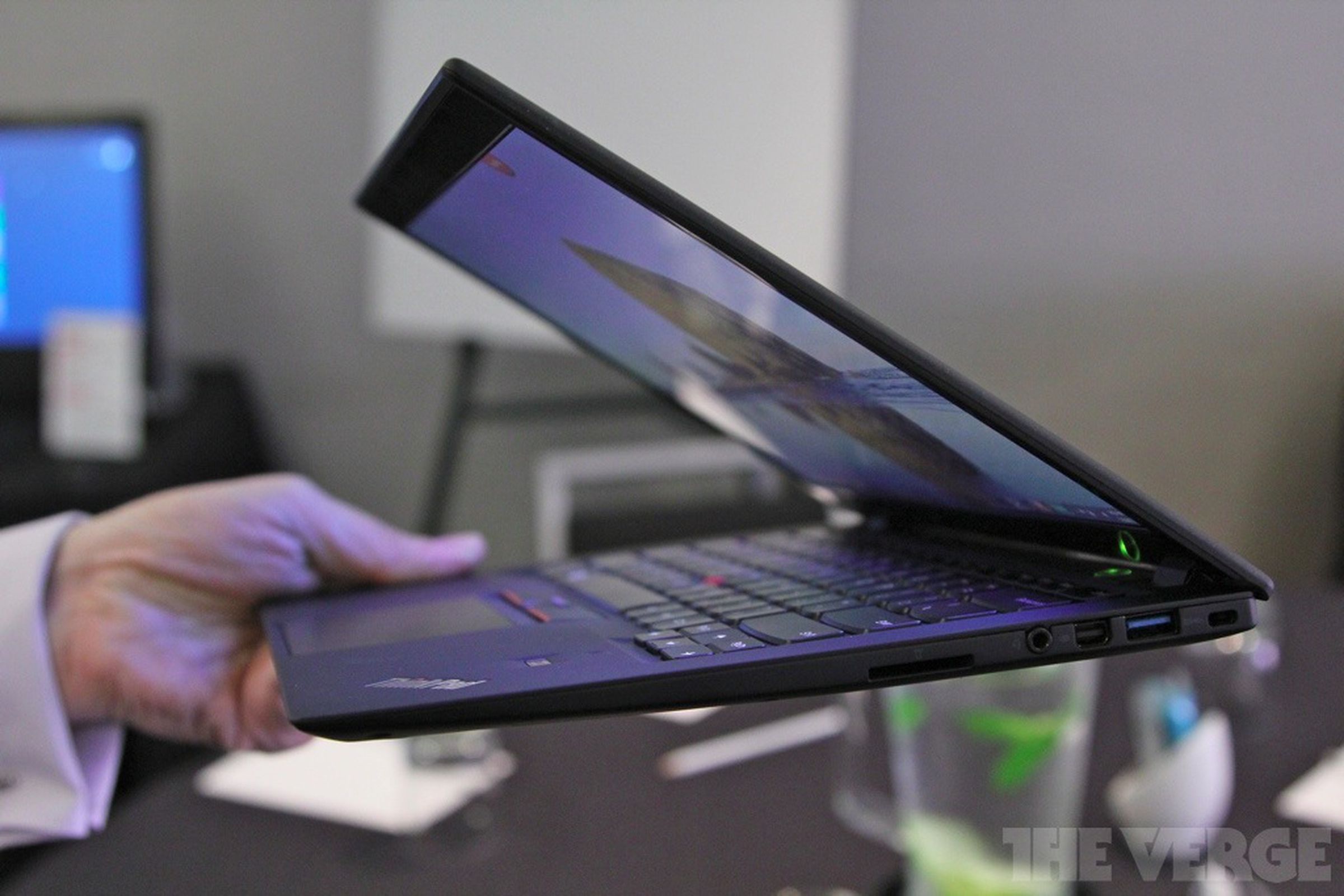 Gallery Photo: Lenovo ThinkPad X1 Carbon hands-on pictures