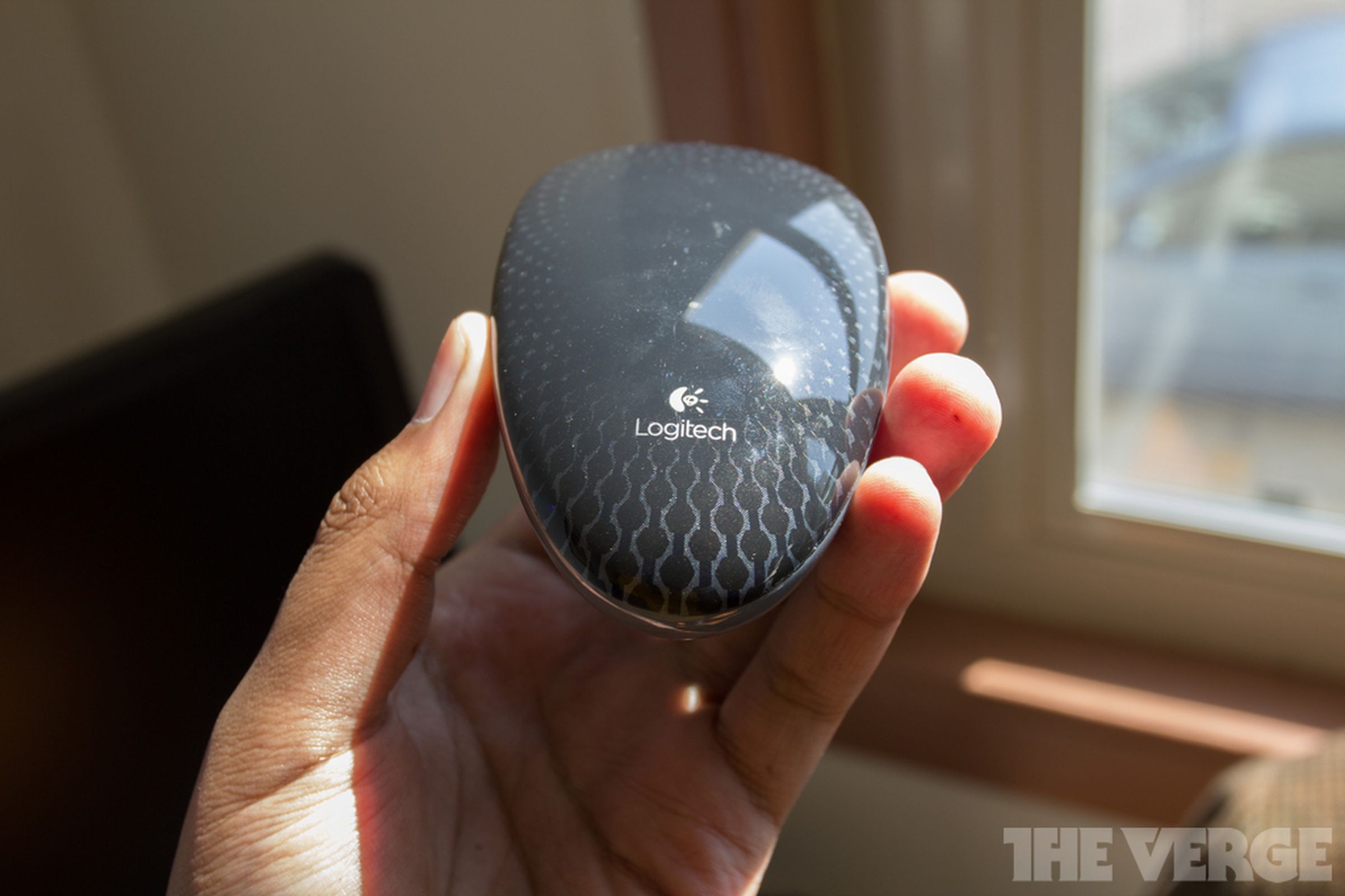 Gallery Photo: Logitech Touch Mouse T620, Zone Touch Mouse T400 and Rechargeable Trackpad T650 hands-on pictures