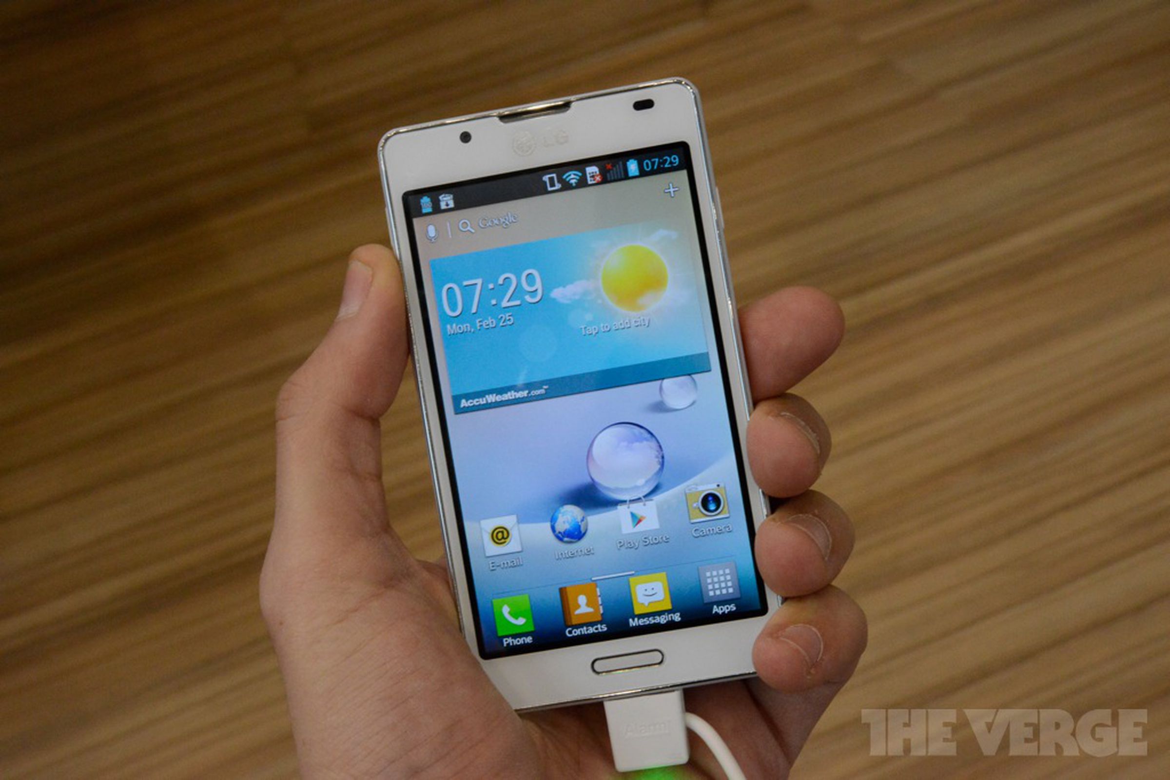 Gallery Photo: LG Optimus L7 II hands-on pictures