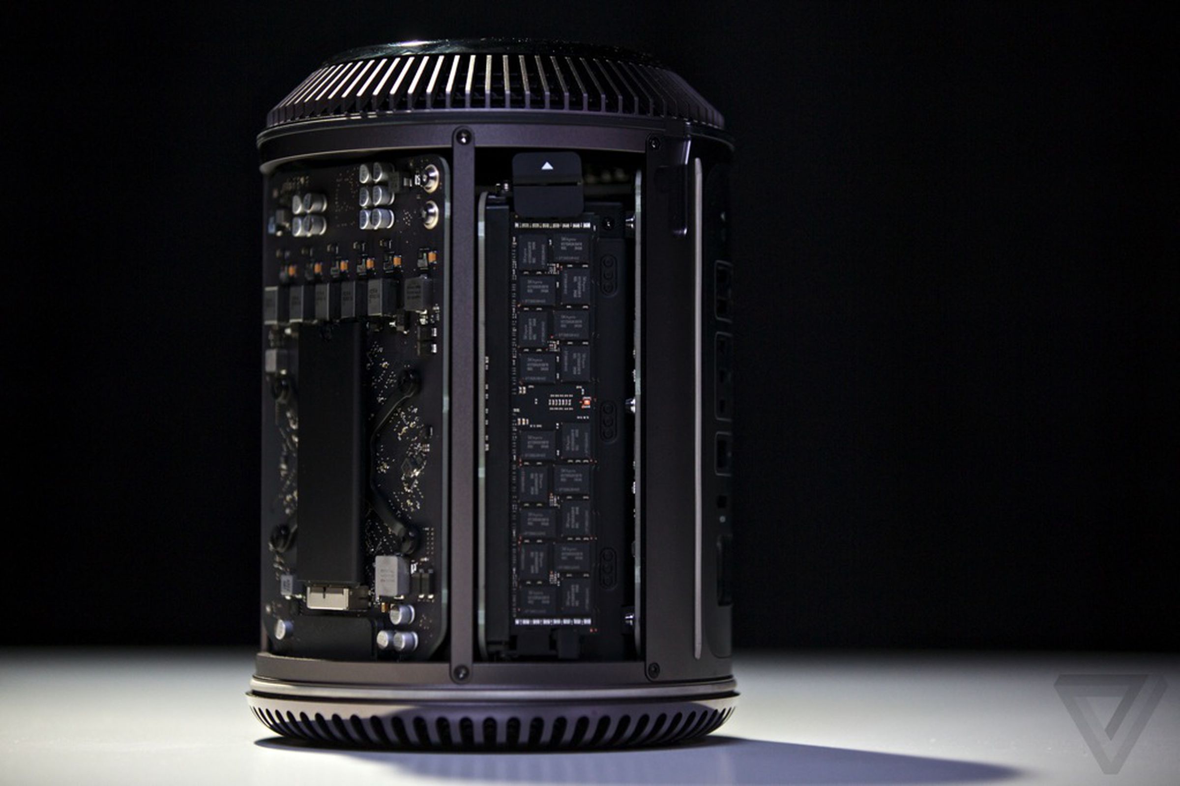 A picture of the 2013 Mac Pro with its cover off.