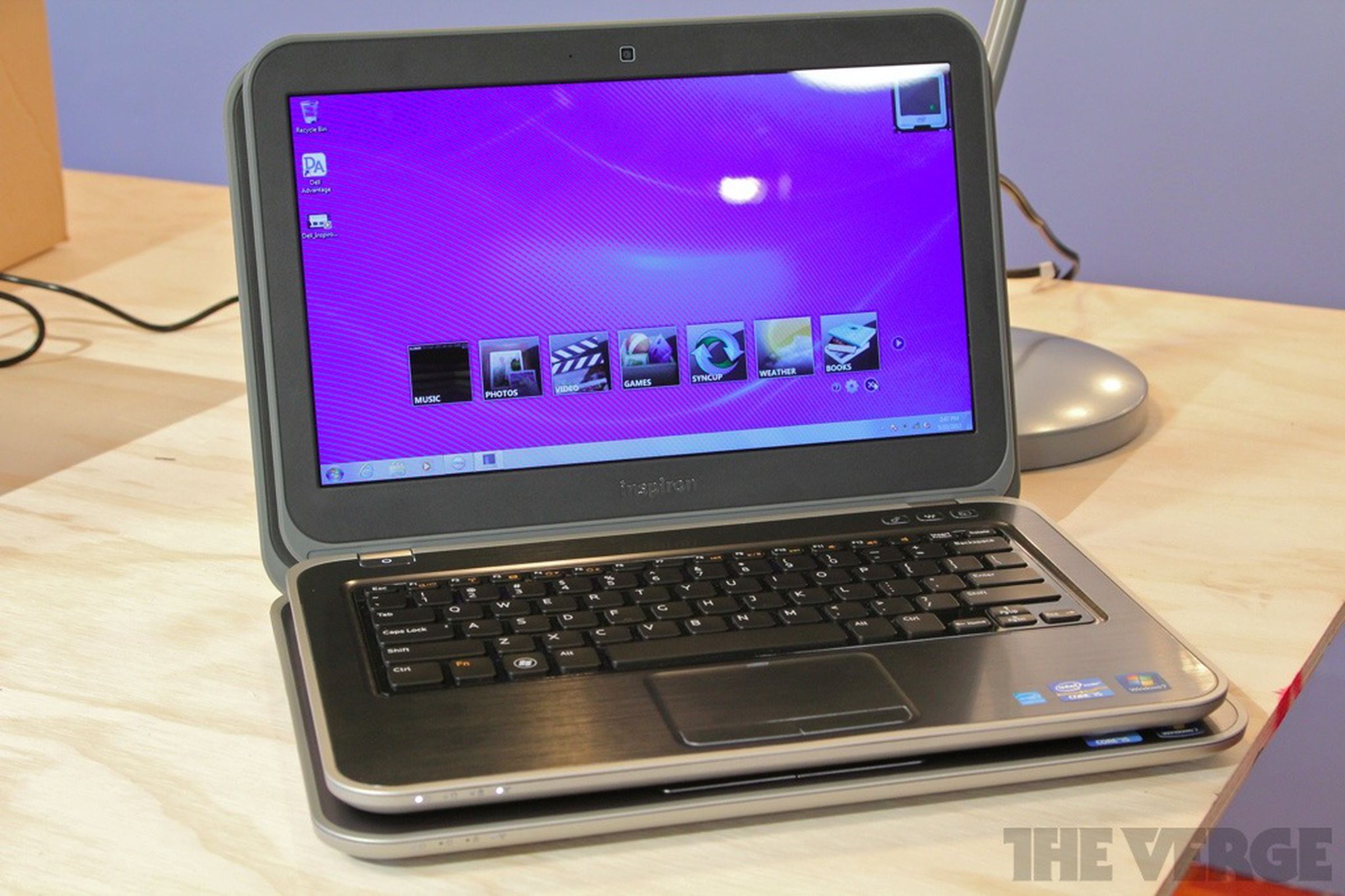 Gallery Photo: Dell Inspiron 13z and 14z hands-on pictures