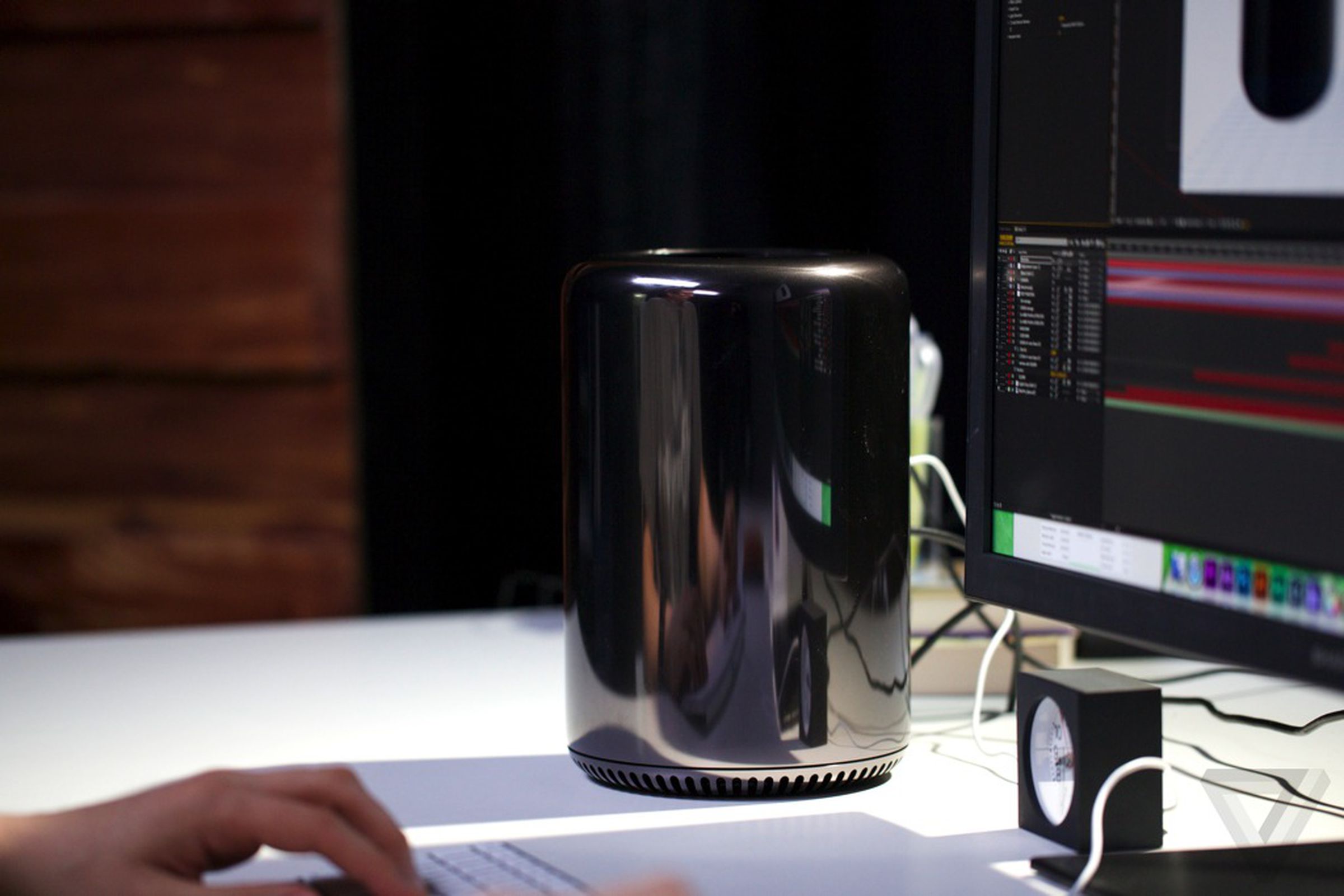 2013-era Mac Pro sitting on a desk.