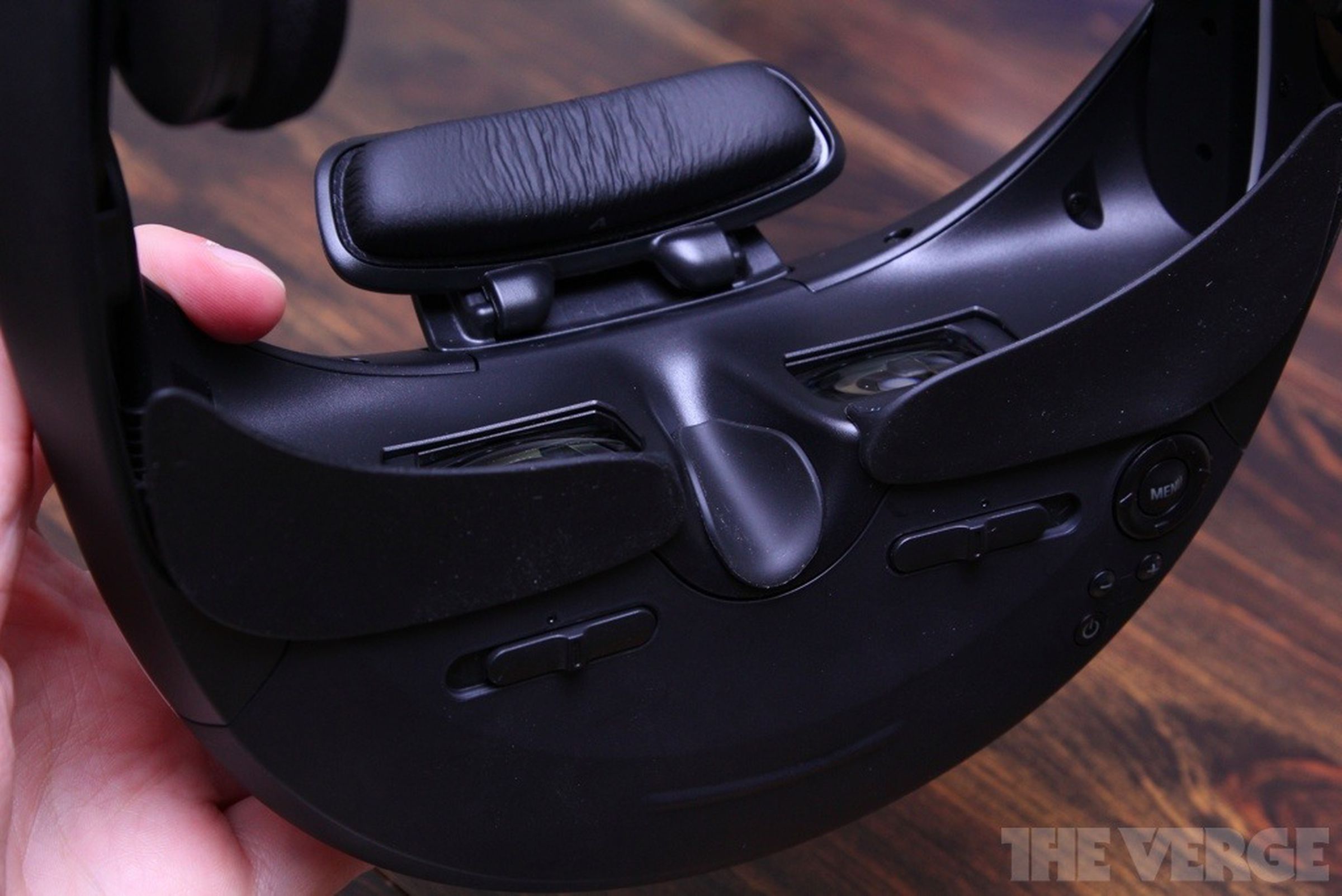 Sony HMZ-T1 Personal 3D Viewer review photos