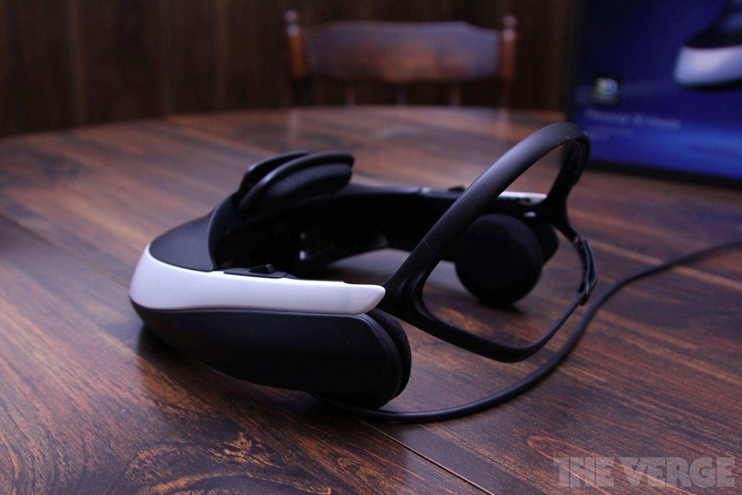 Sony HMZ-T1 Personal 3D Viewer review photos