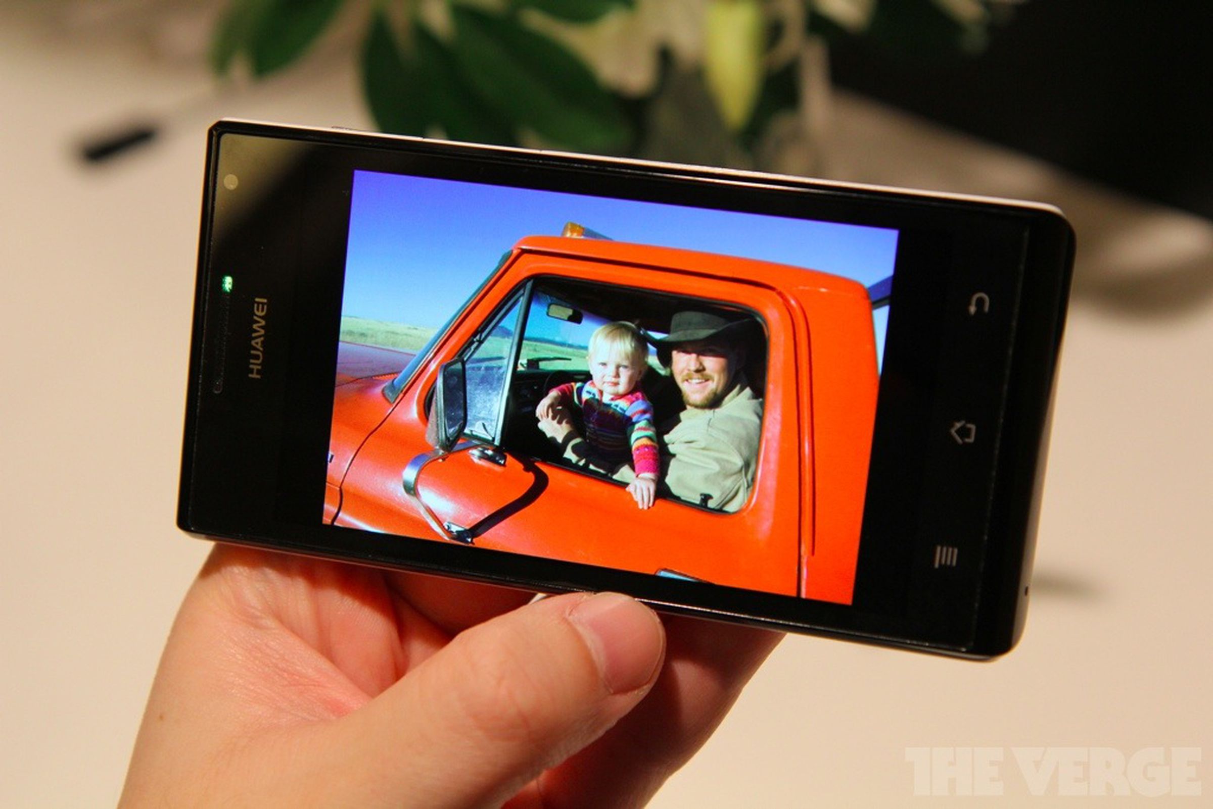 Huawei Ascend P1 / P1 S hands-on pictures