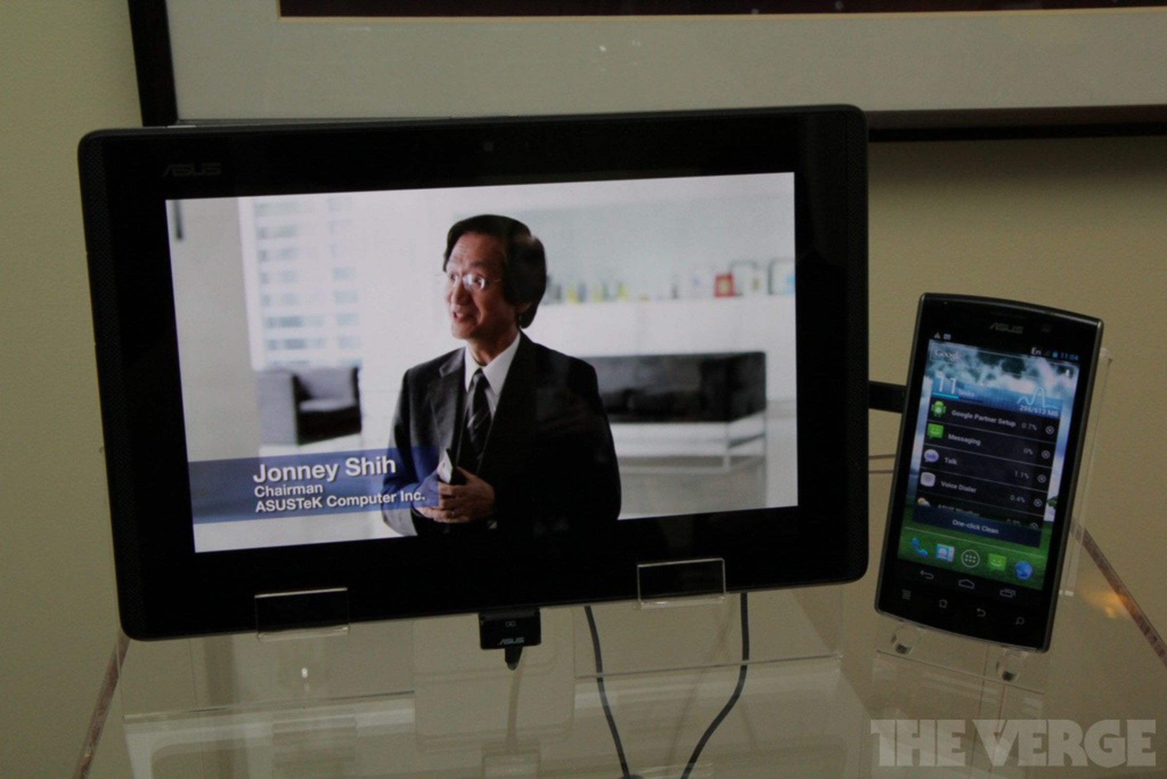 Asus Padfone hands-on pictures
