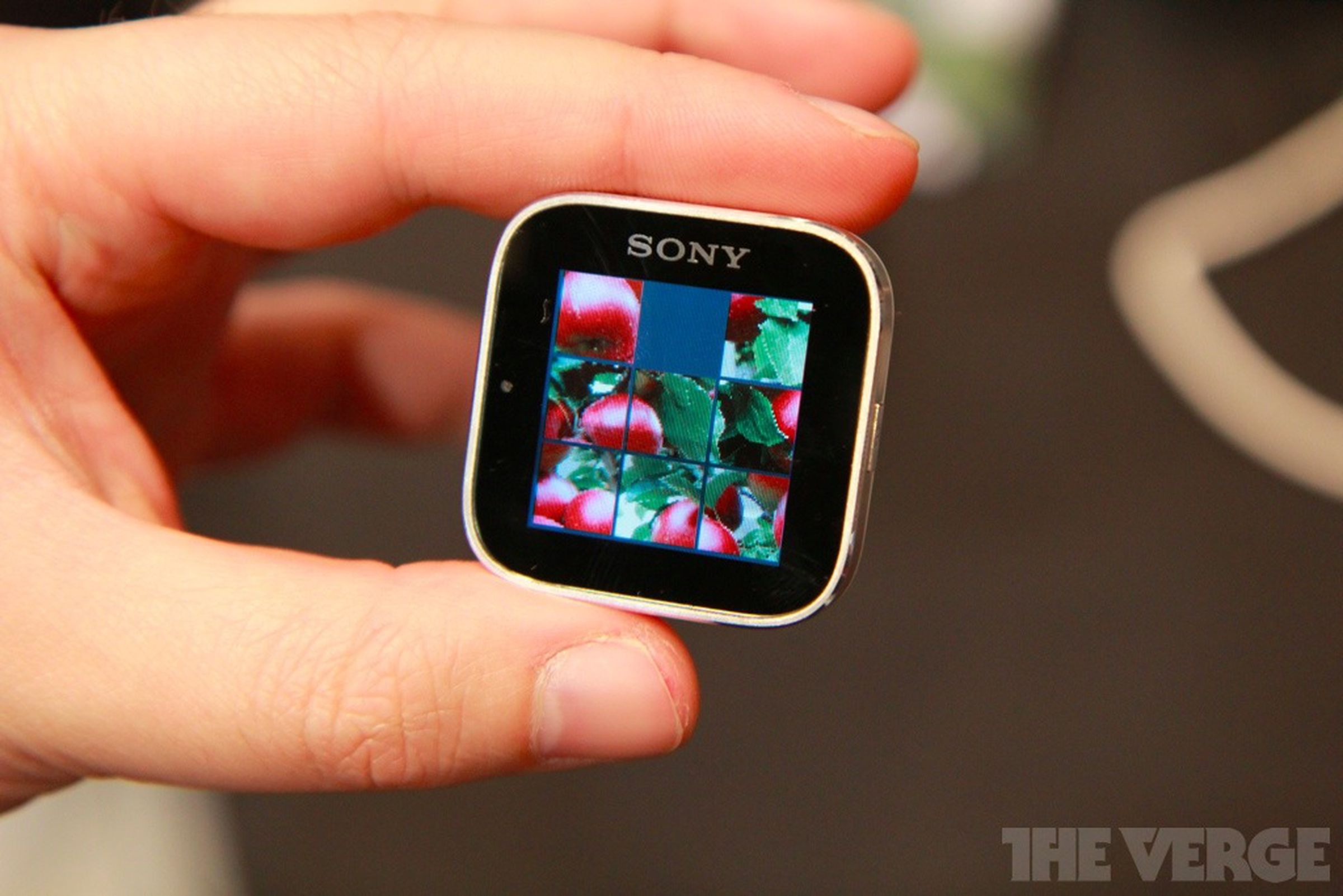Sony Smart Watch (aka Sony Ericsson LiveView 2) hands-on pictures
