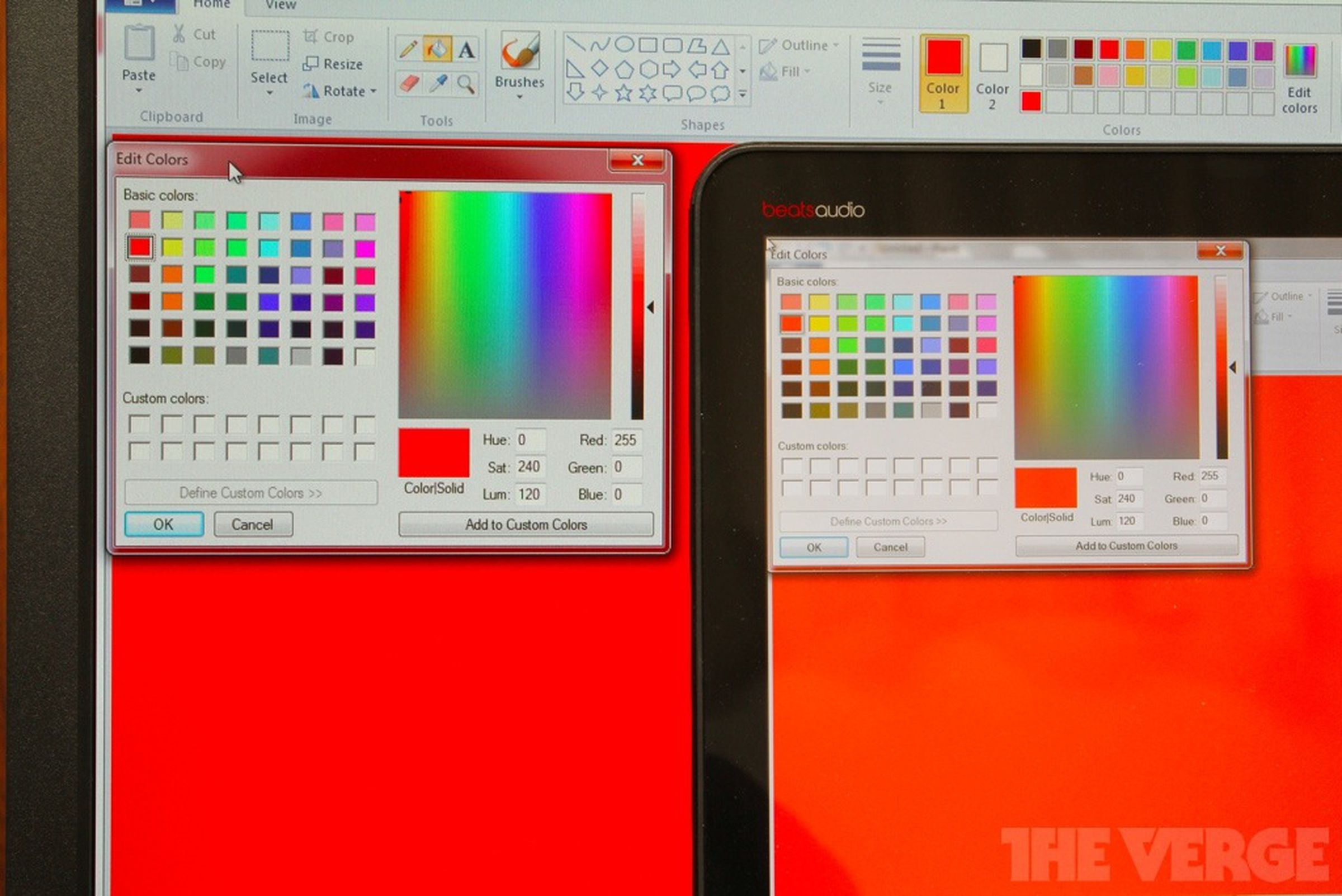 HP Envy 15 red / orange screen color comparison pictures