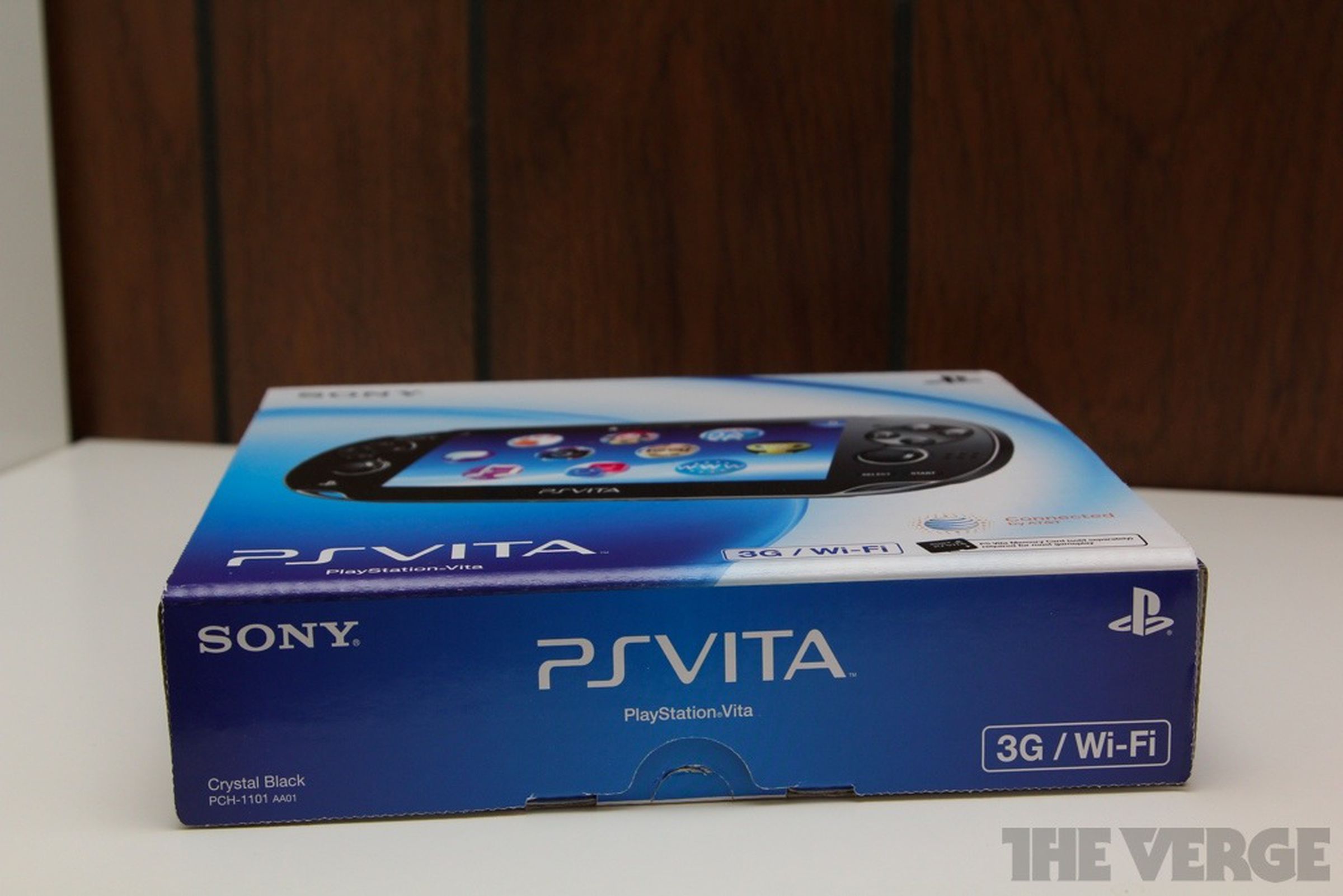 PlayStation Vita AT&T 3G / Wi-Fi unboxing pictures