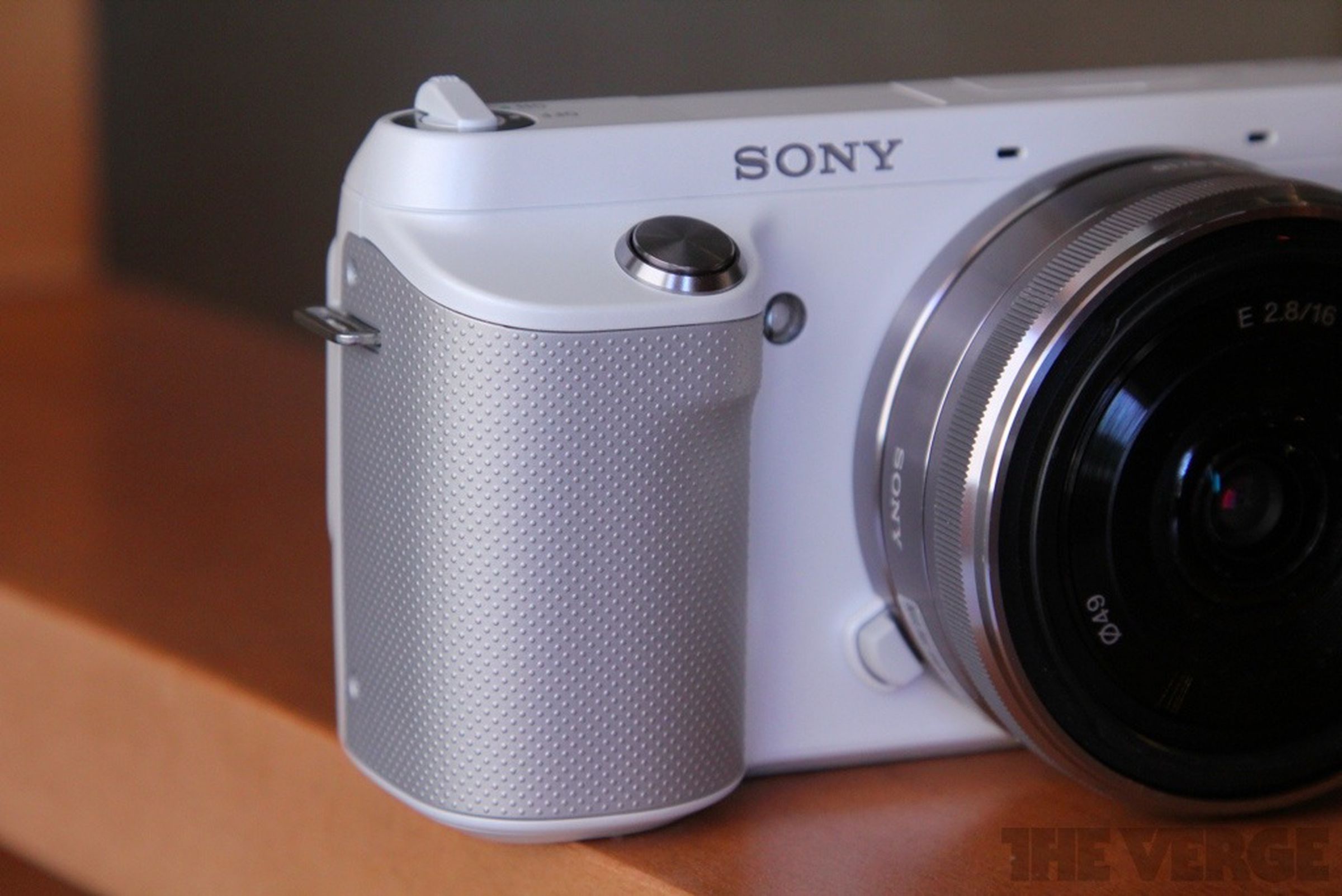 Sony NEX-F3 hands-on pictures