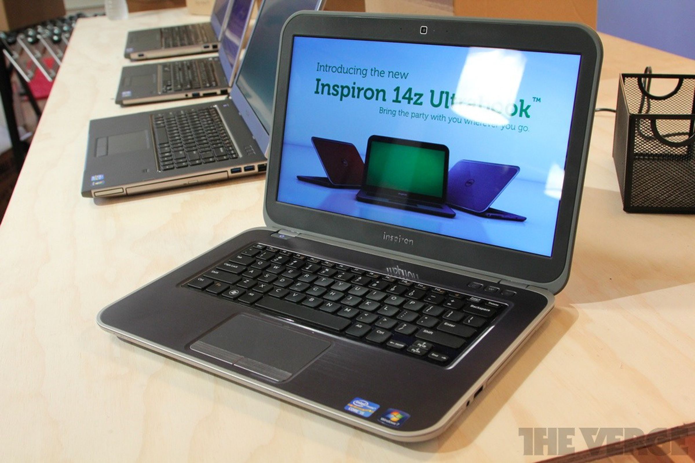 Dell Inspiron 13z and 14z hands-on pictures