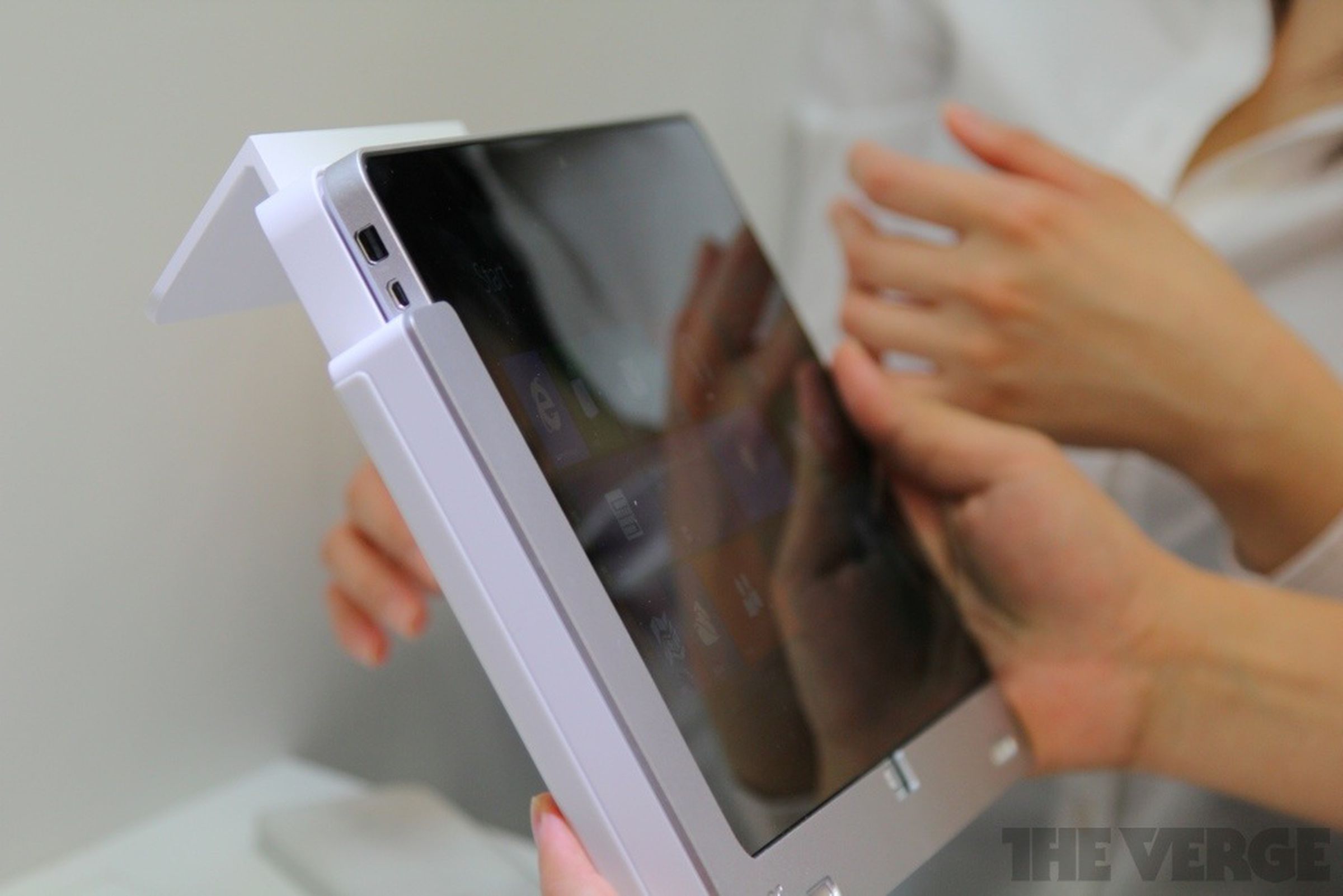 Acer Iconia W700 hands-on pictures