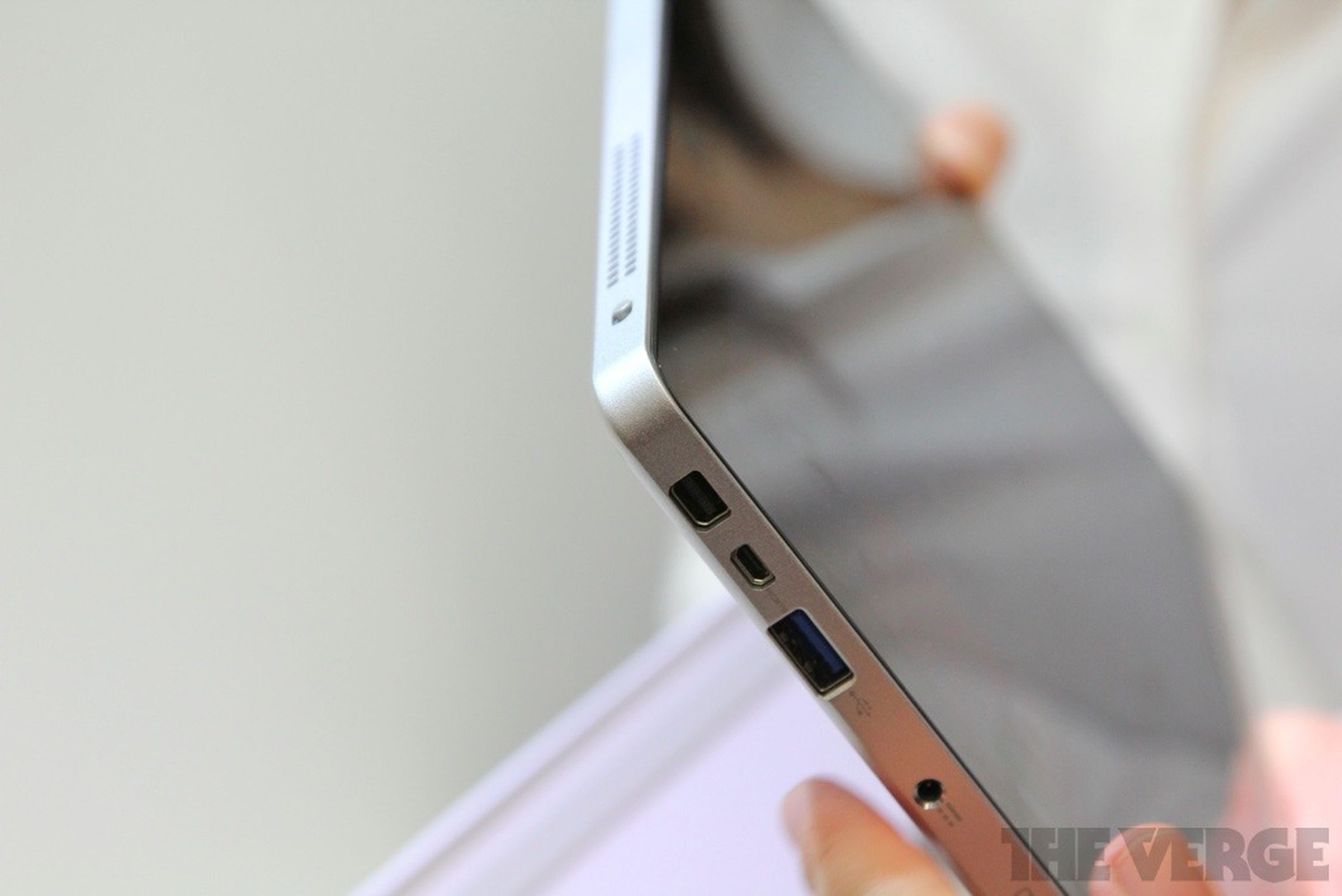 Acer Iconia W700 hands-on pictures