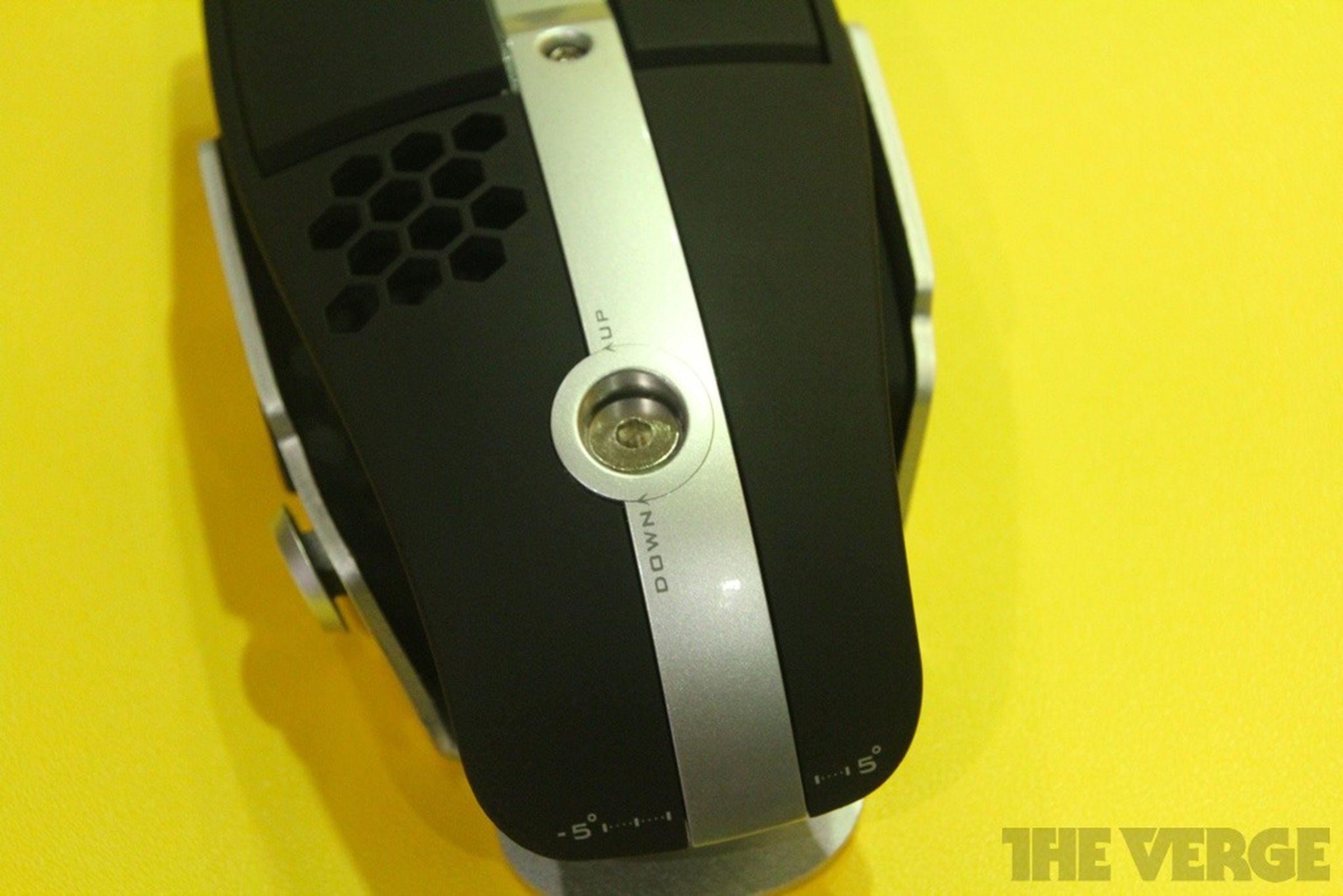 Thermaltake Level 10 M gaming mouse hands-on photos