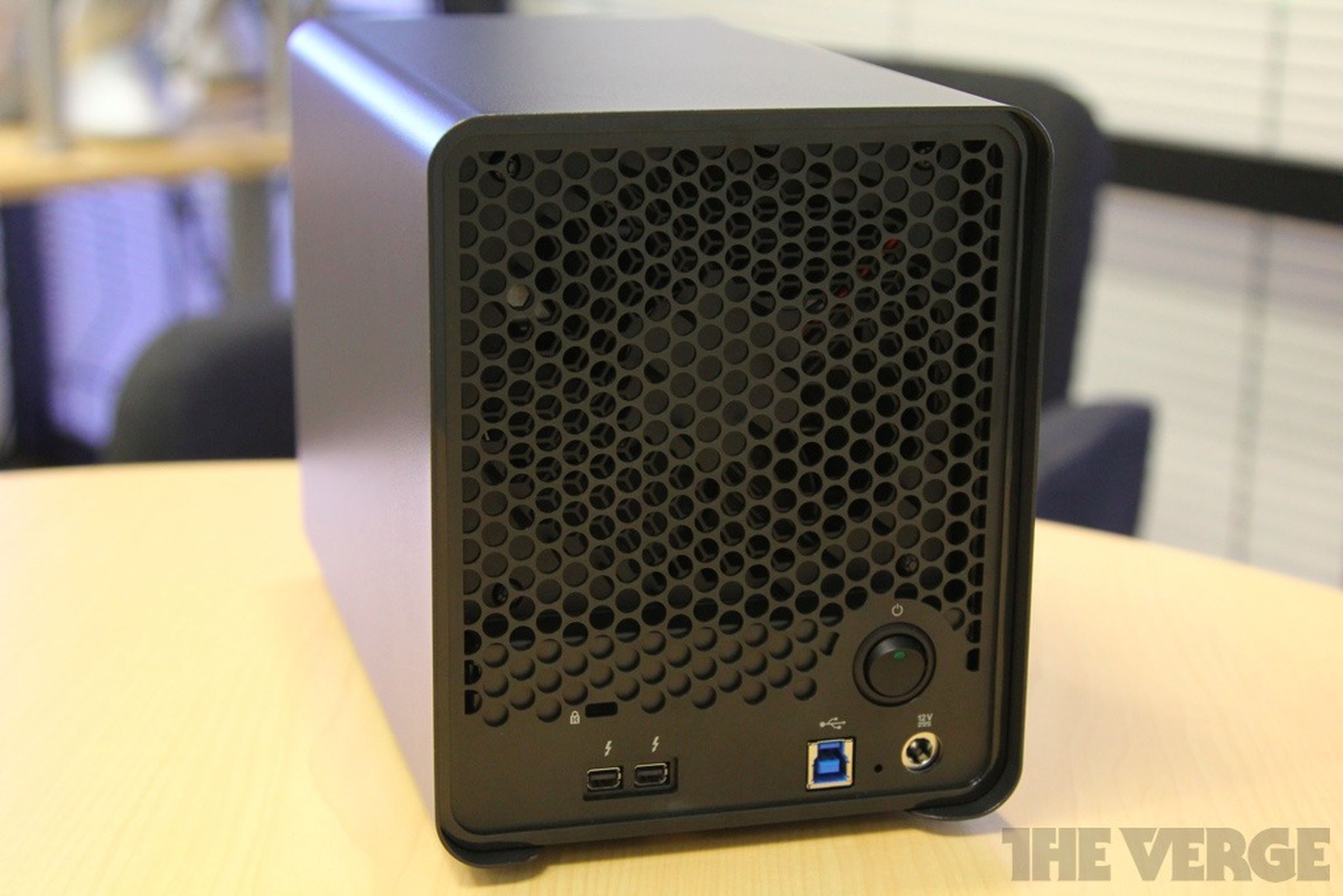 Drobo Mini and Drobo 5D hands-on pictures