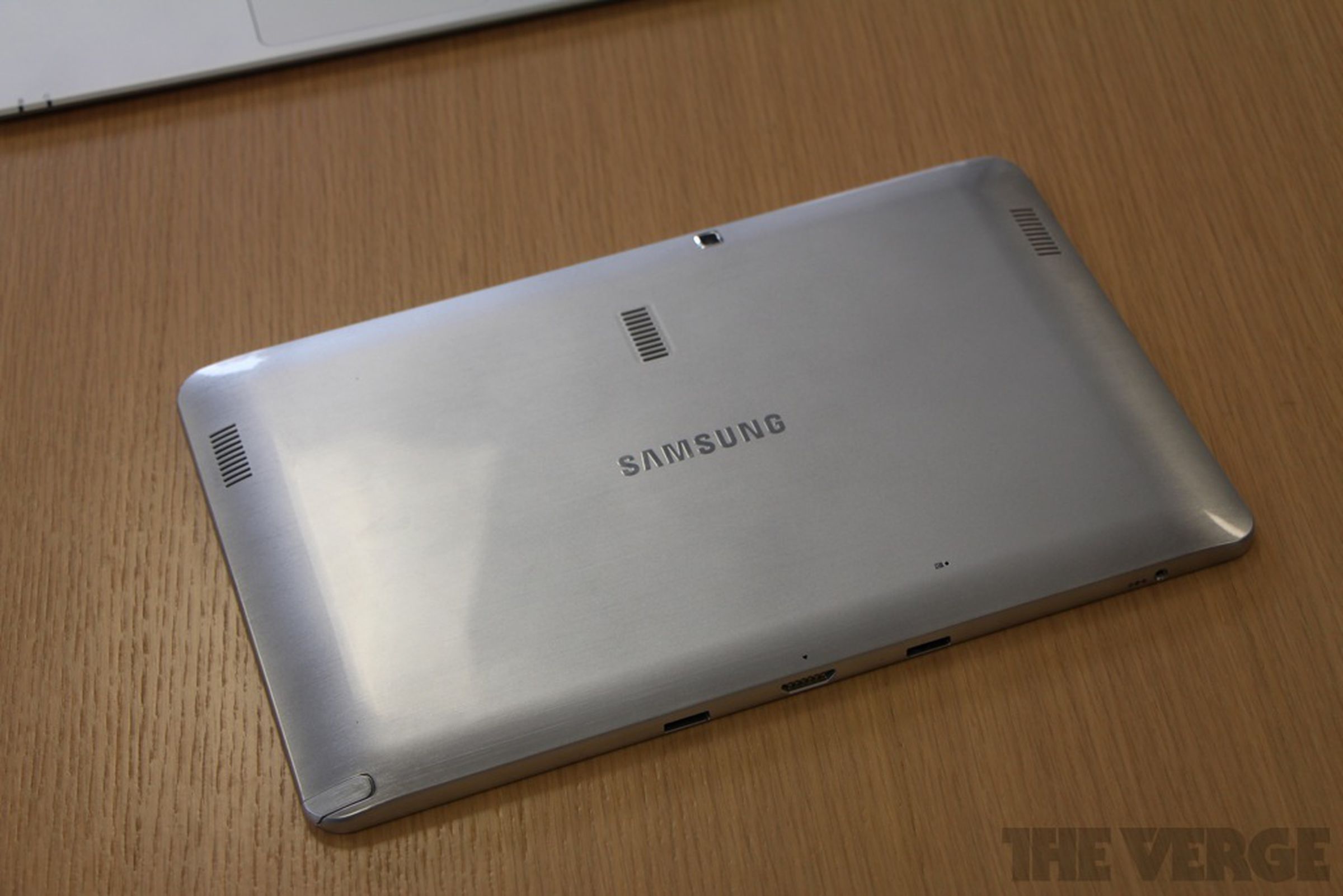 Samsung Series 5 Slate hands-on pictures