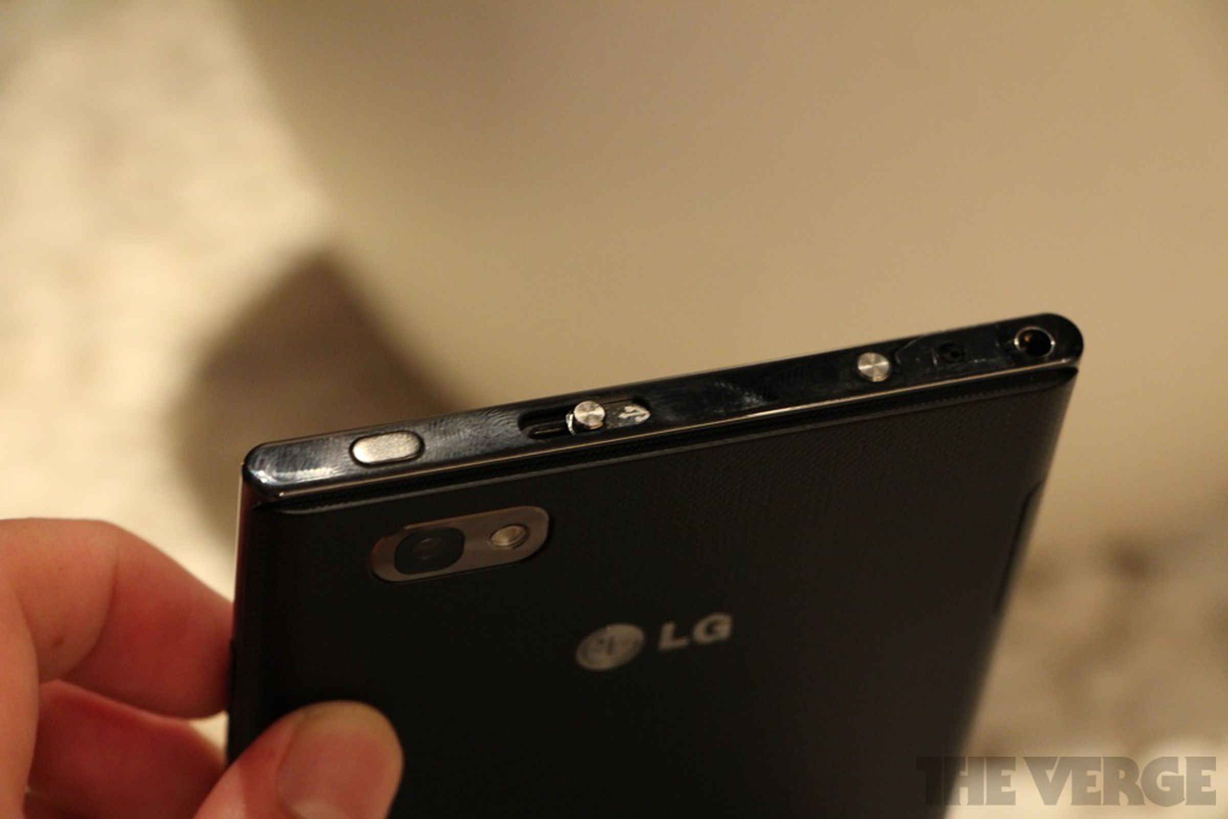 LG Intuition hands-on pictures