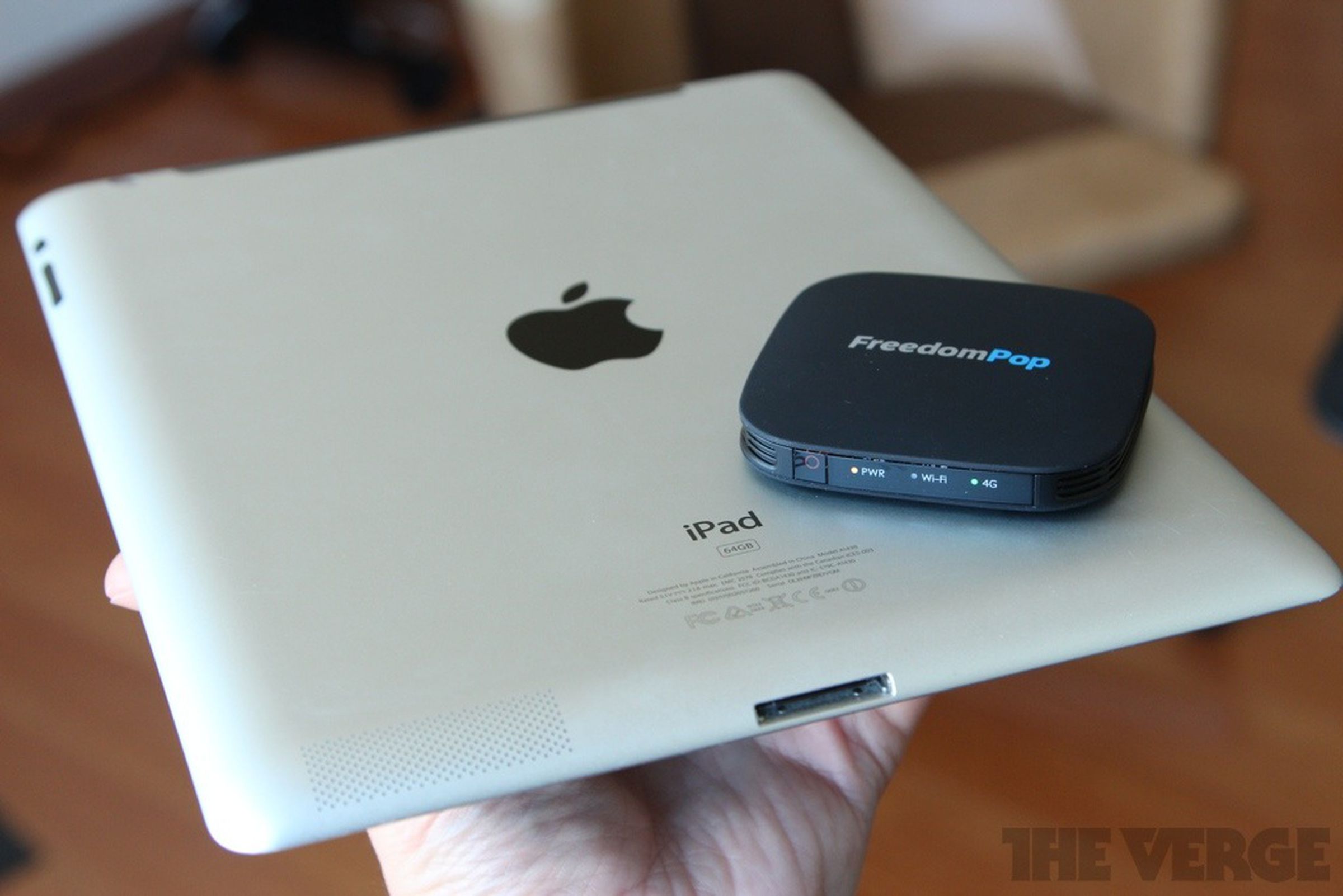 FreedomPop WiMAX dongle and hotspot hands-on pictures