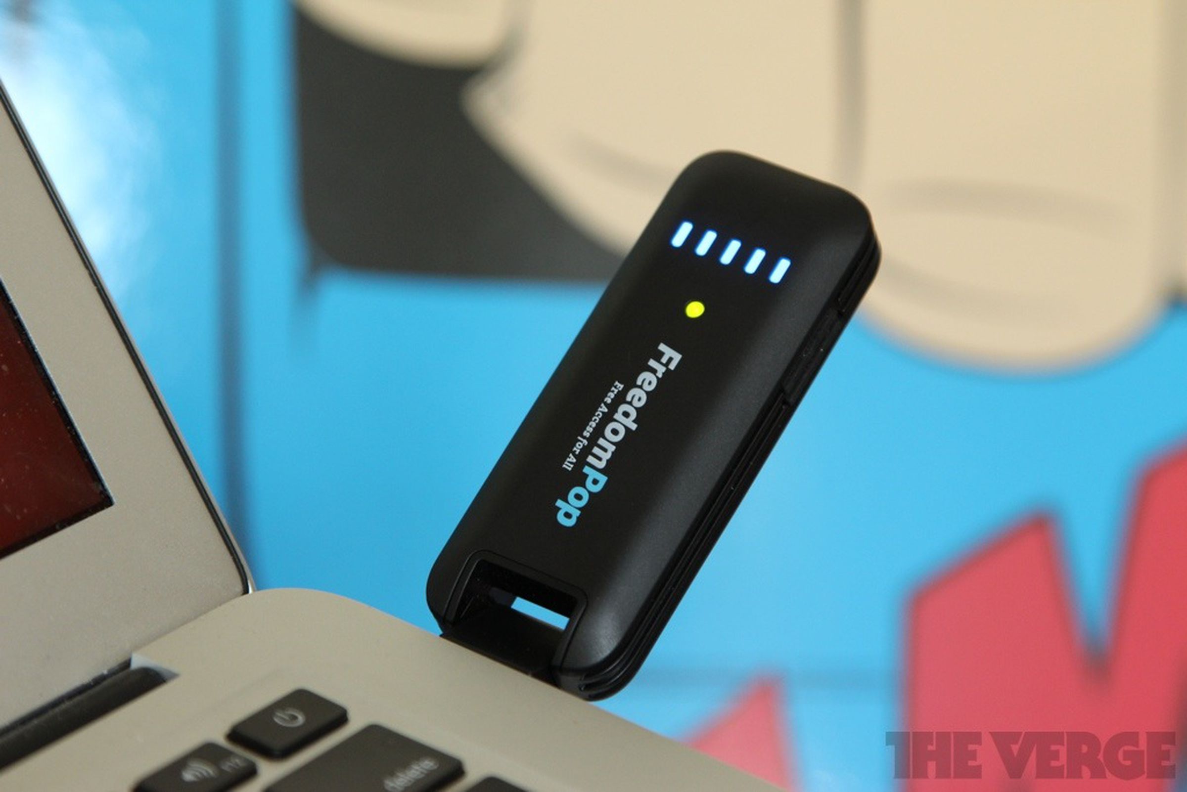 FreedomPop WiMAX dongle and hotspot hands-on pictures