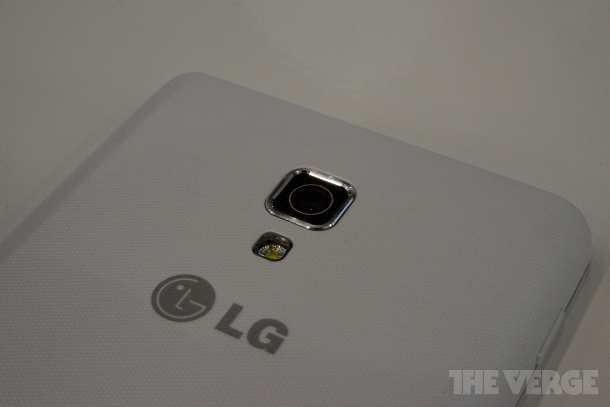LG Optimus L7 II hands-on pictures