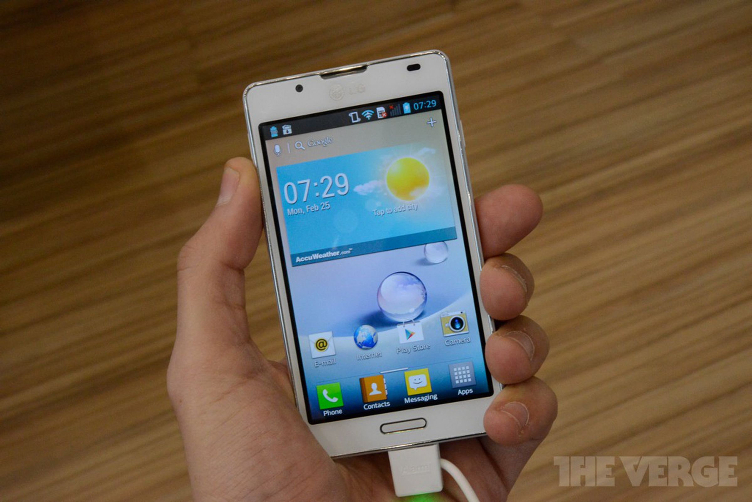 LG Optimus L7 II hands-on pictures
