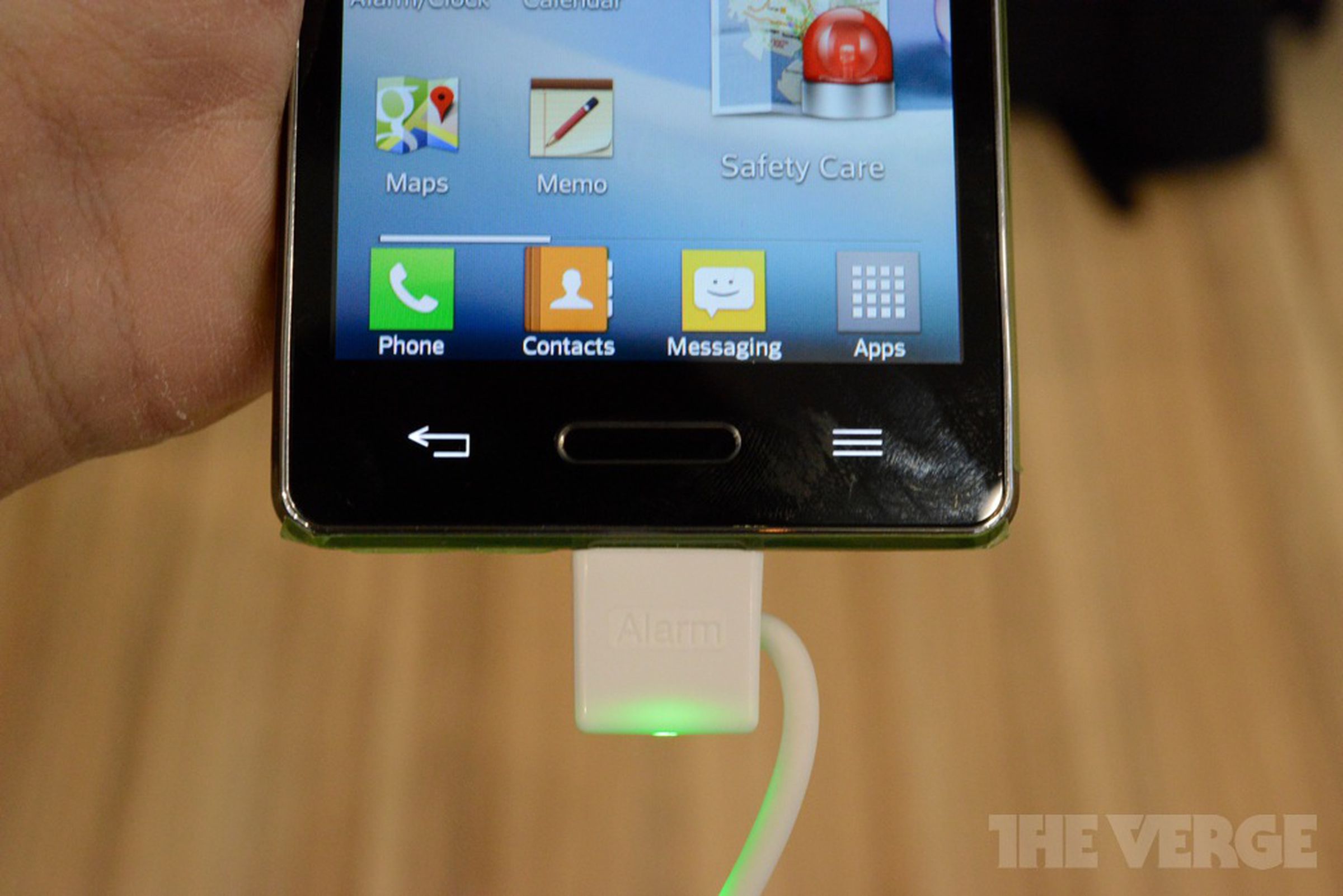 LG Optimus L5 II hands-on pictures
