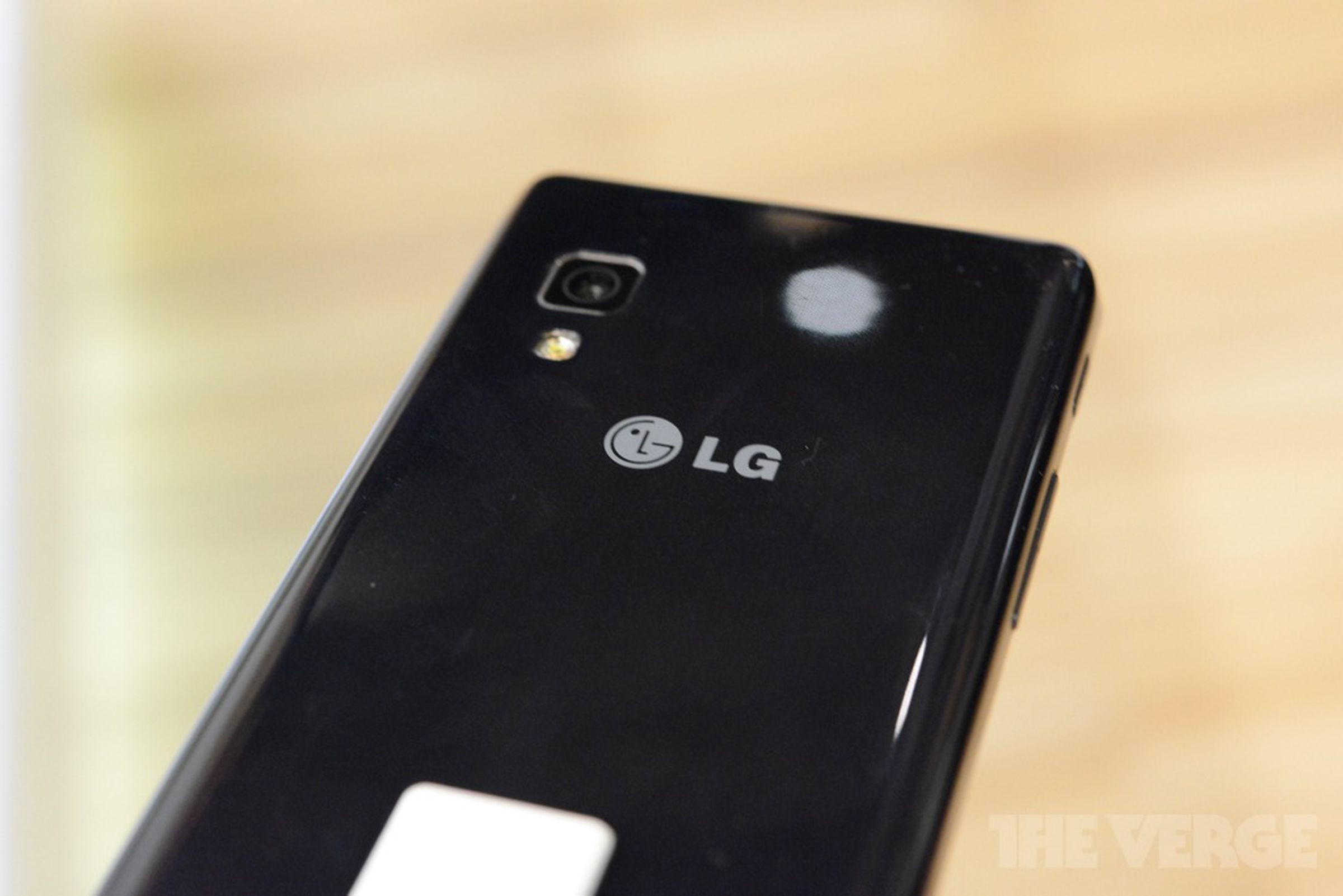 LG Optimus L5 II hands-on pictures