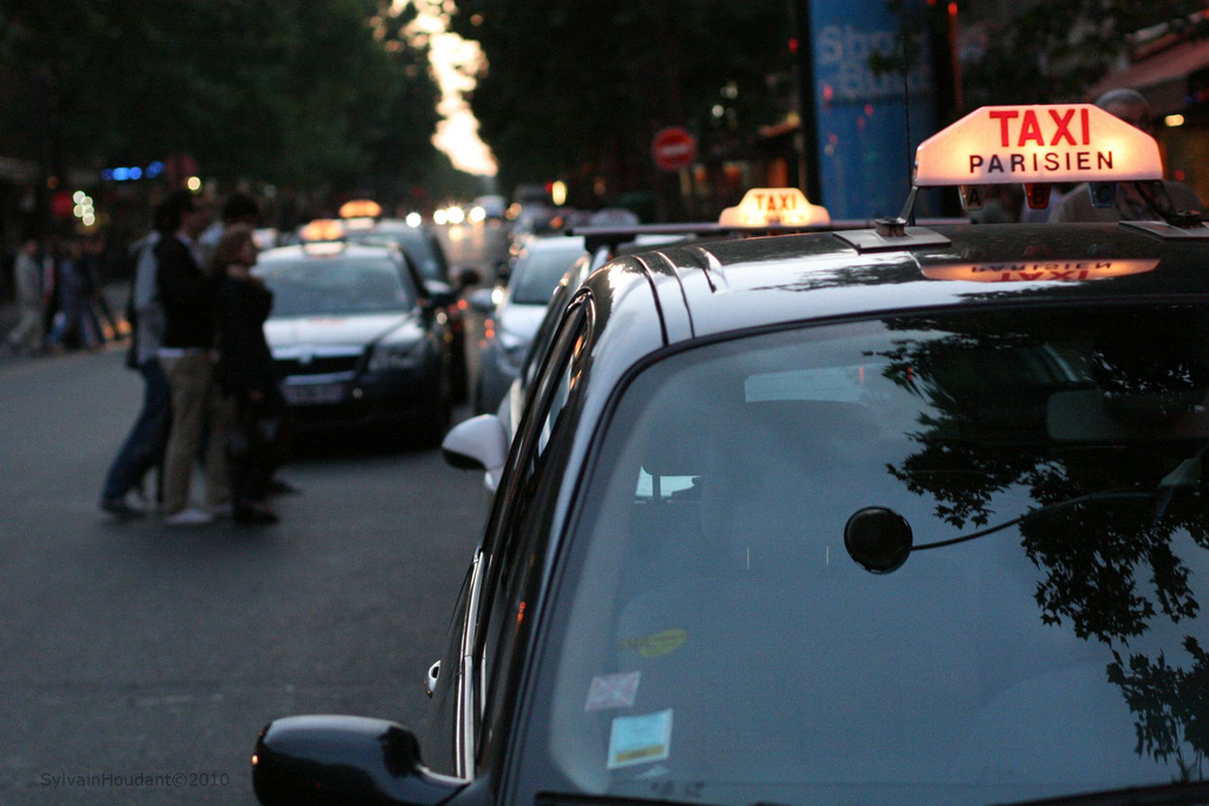 paris taxi (flickr)
