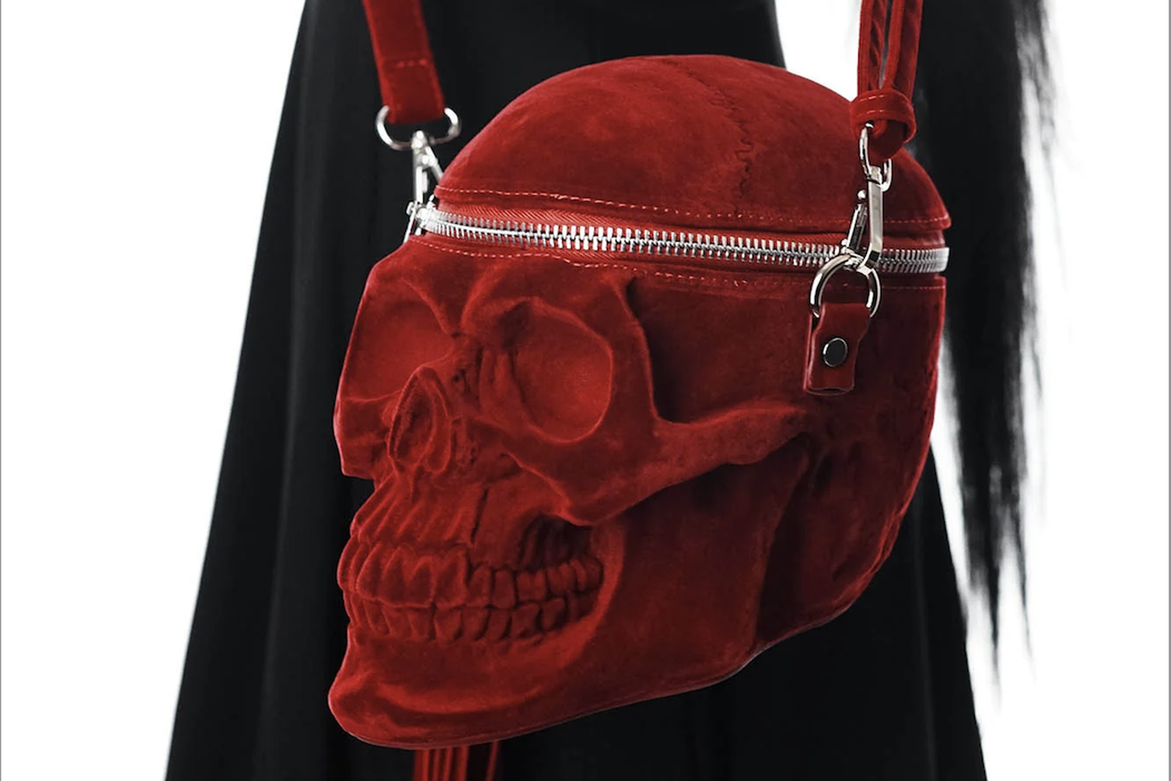 Handbag in the shape of a red skull