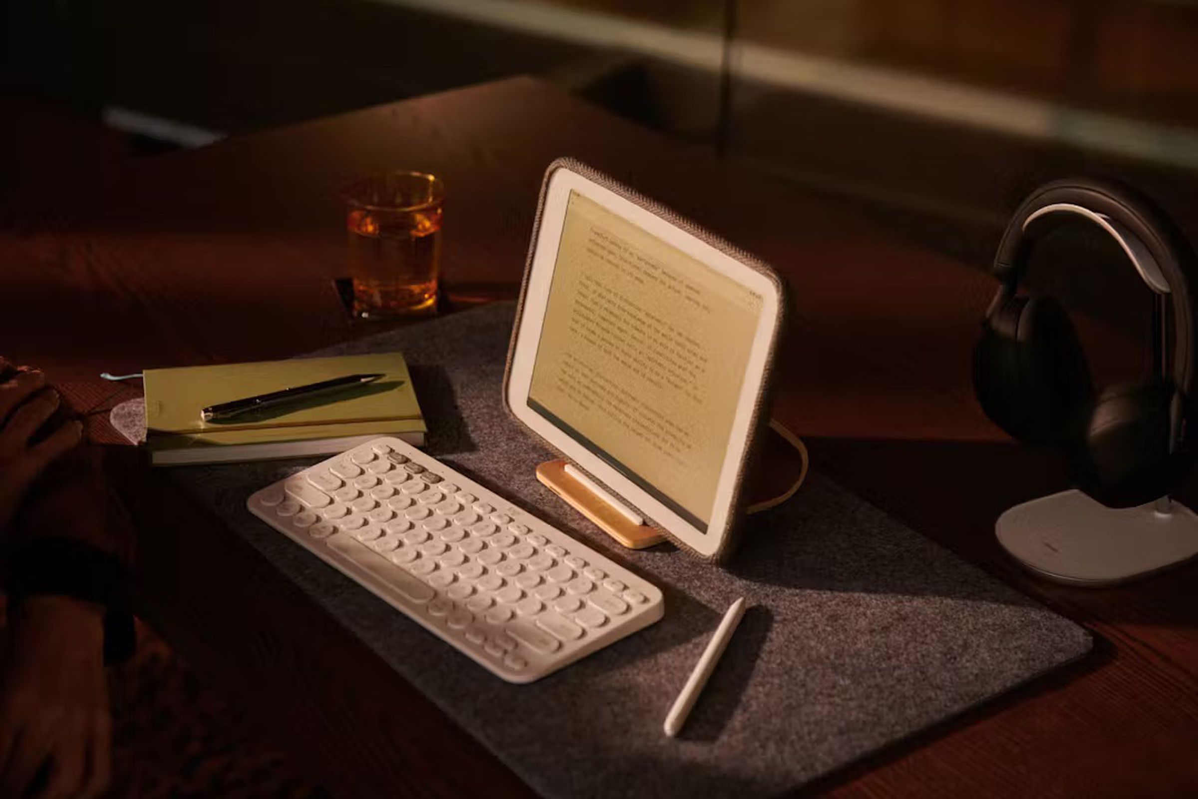 A photo of a Daylight DC1 tablet on a desk with a keyboard.