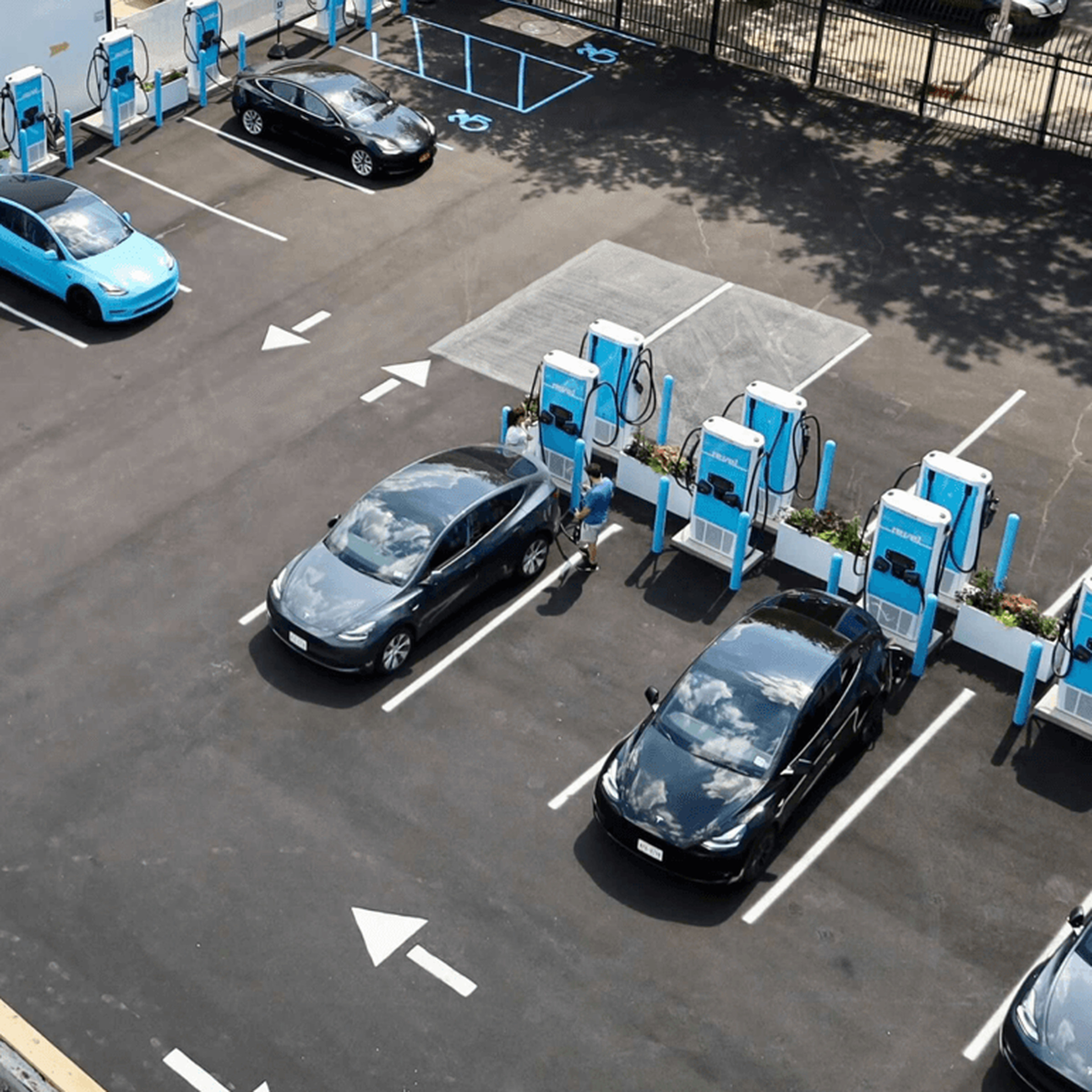 An overhead picture of one of Revel’s “Superhub” charging stations in New York.