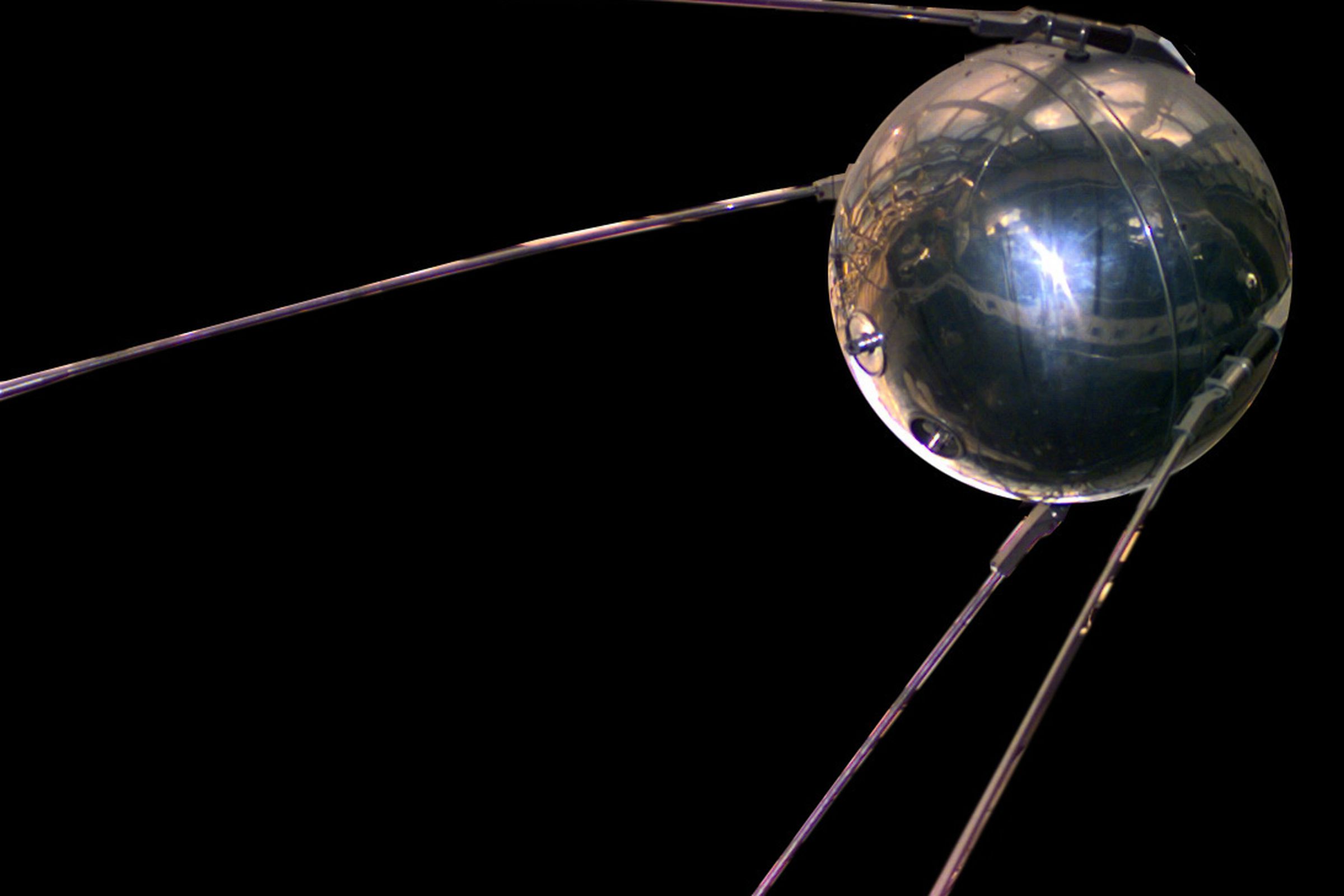 Sputnik replica (Wikimedia Commons)