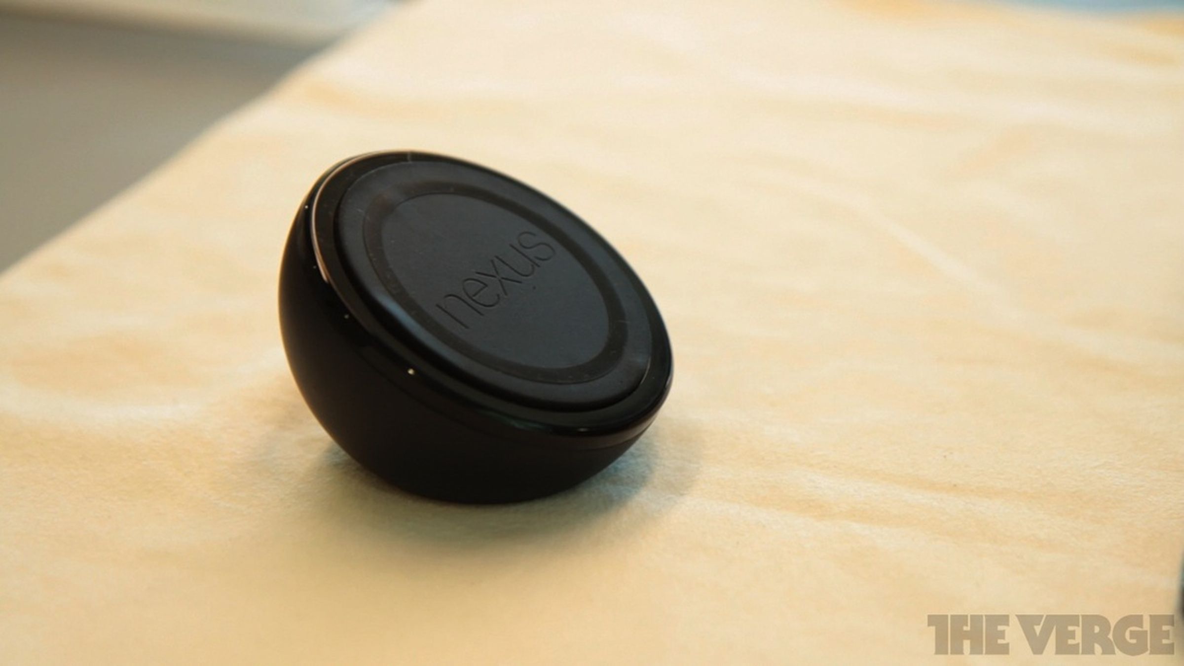 Wireless Charging Orb for Nexus 4 photos