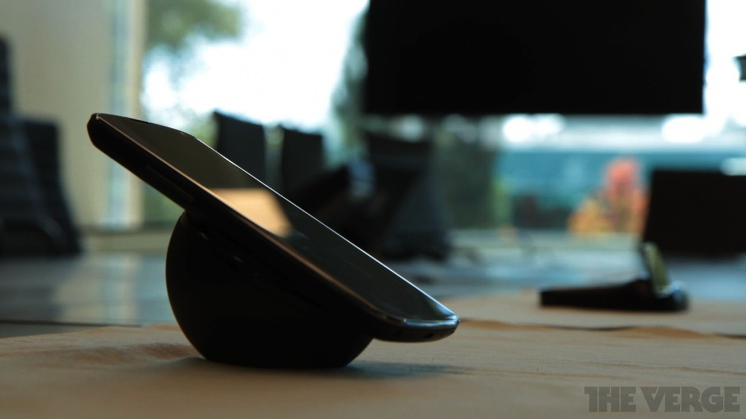 Wireless Charging Orb for Nexus 4 photos