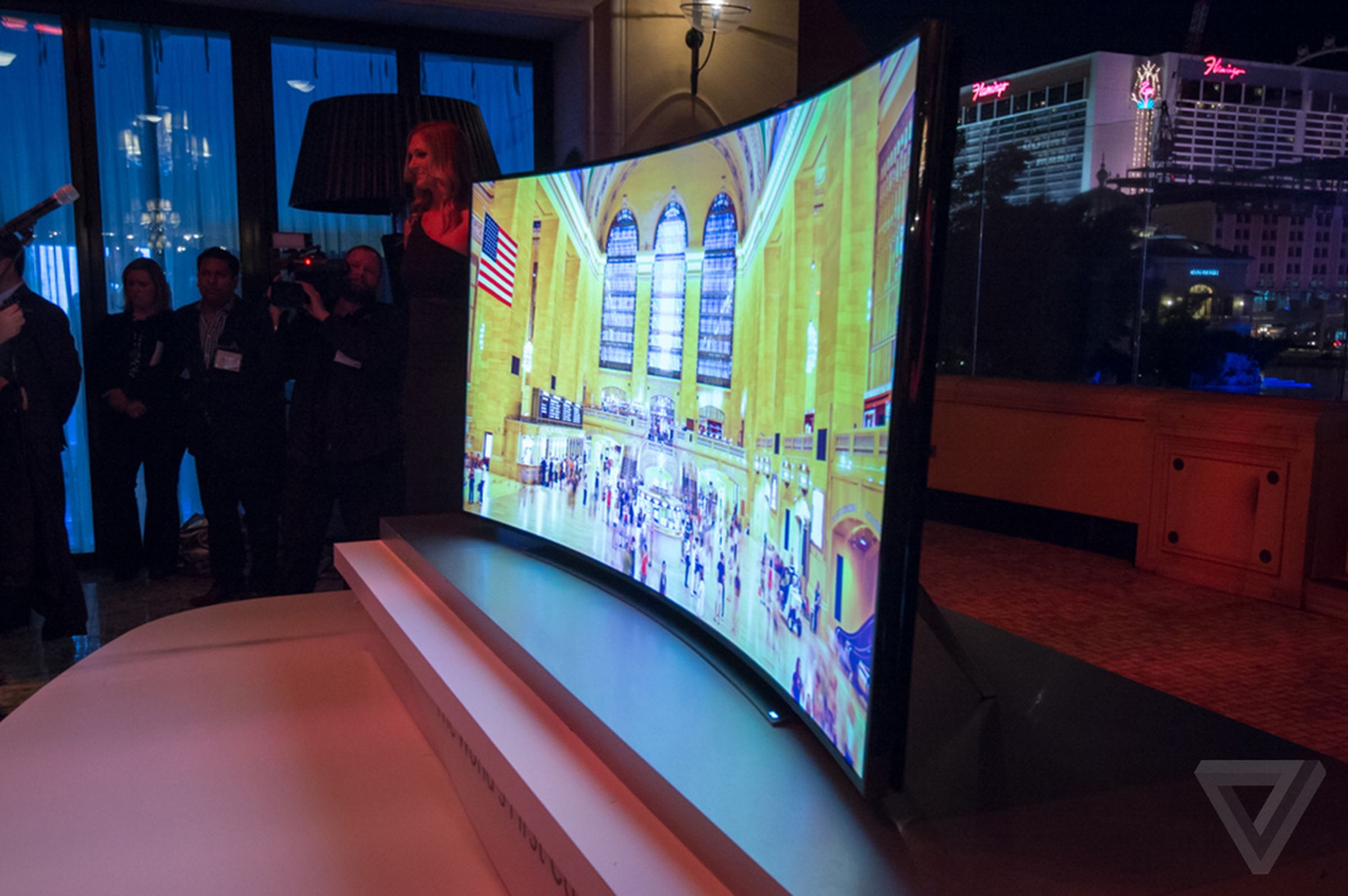 Samsung 105-inch curved Ultra HD TV and Bendable TV prototype pictures 