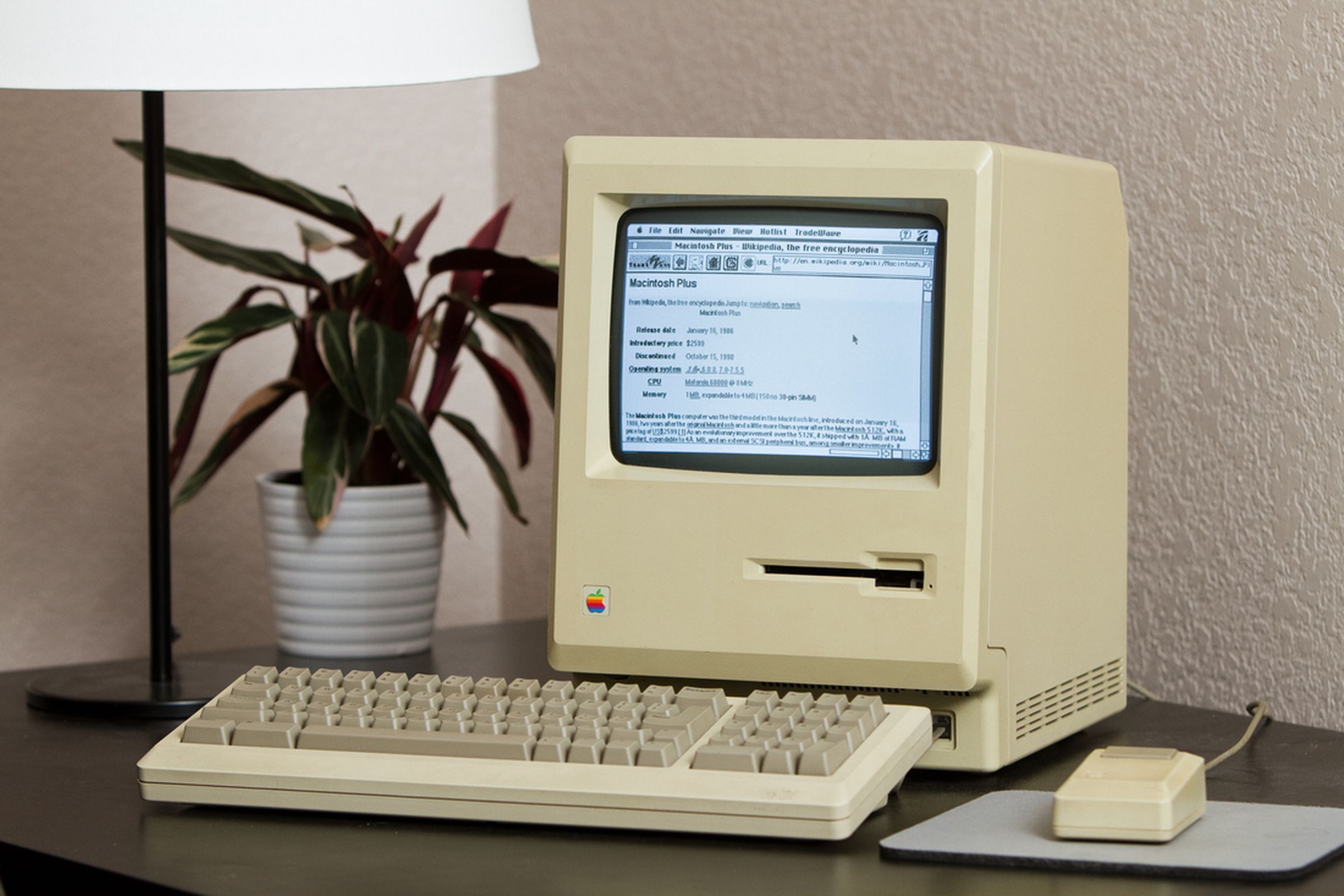 Mac Plus on the web (Jeff Keacher)