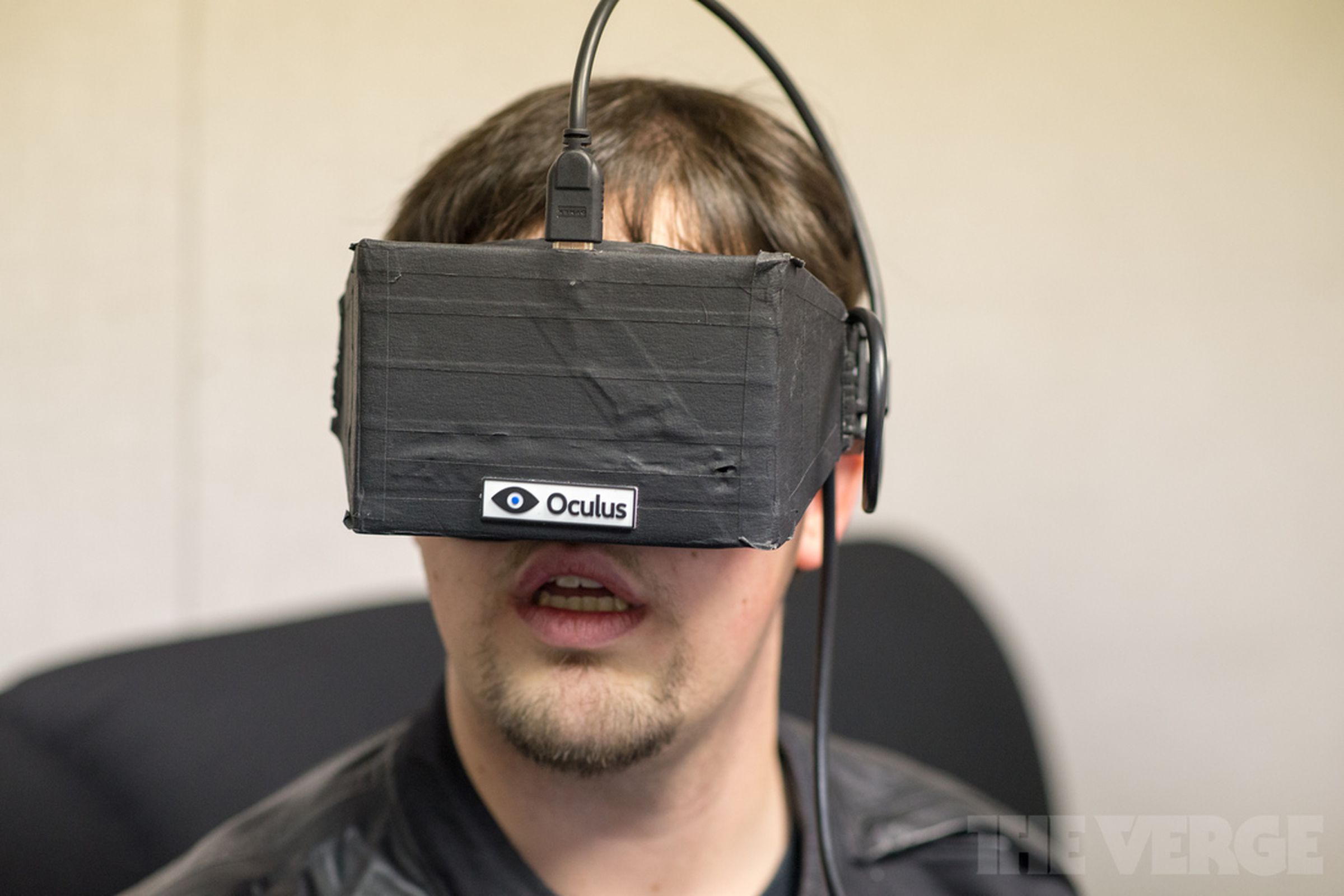Sean Hollister Oculus Rift STOCK