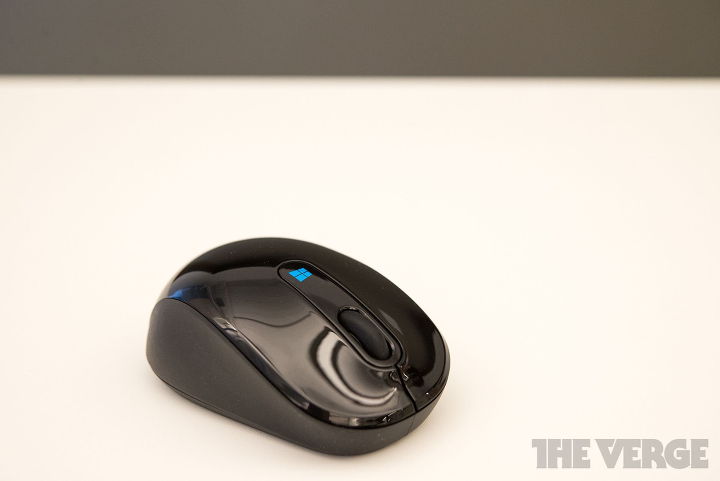 Microsoft Sculpt Comfort and Sculpt Mobile mice hands-on pictures