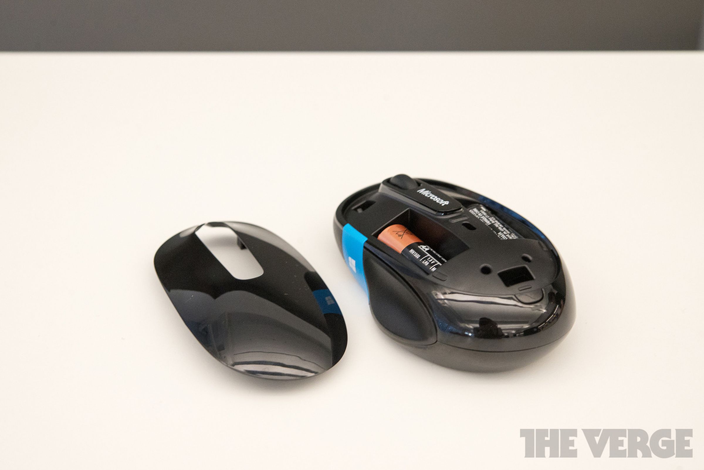 Microsoft Sculpt Comfort and Sculpt Mobile mice hands-on pictures