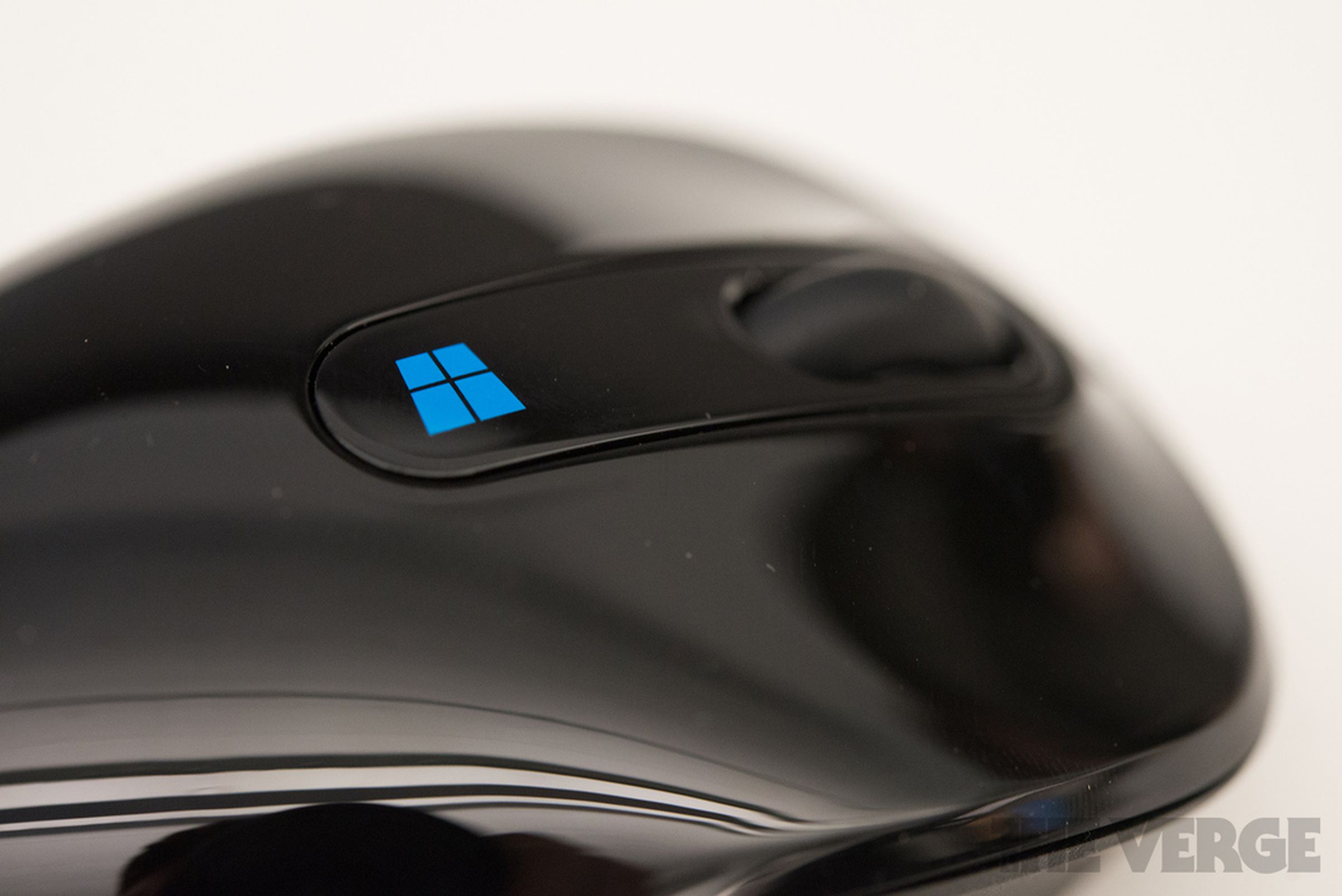 Microsoft Sculpt Comfort and Sculpt Mobile mice hands-on pictures