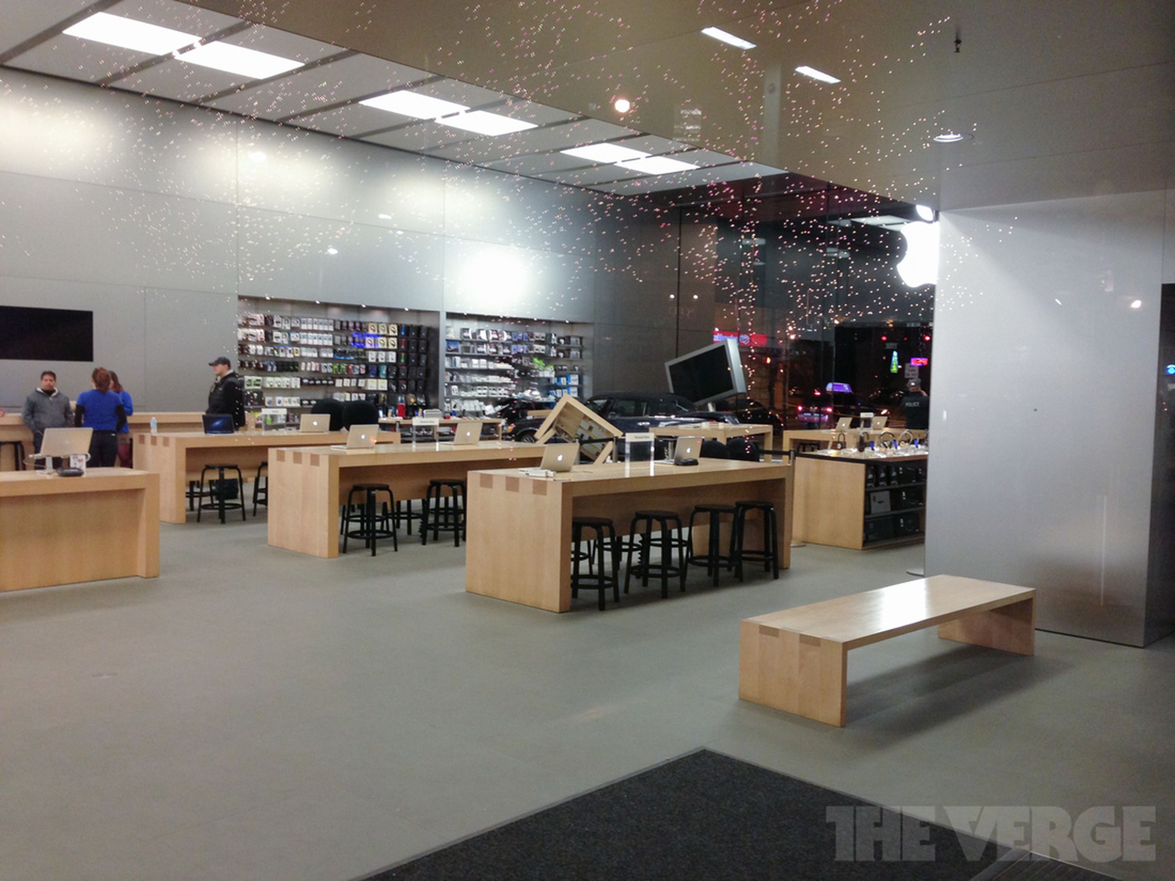 Car accident at Lincoln Park Apple Store (photos) 